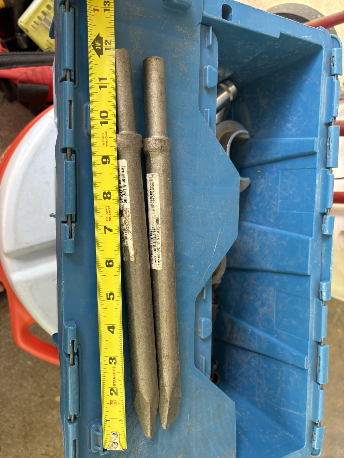 Brunner & Lay Inc. 1 Ea Piece. Flat Chisel & Point Chisel. Used. Tub #8