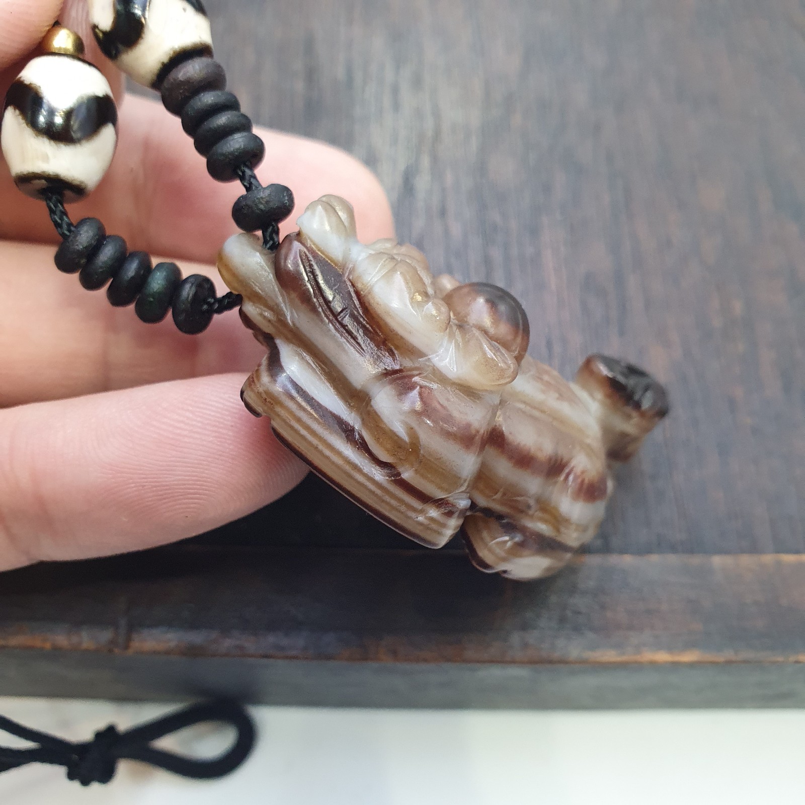 tibetan carving agate eyes stone bead amulet