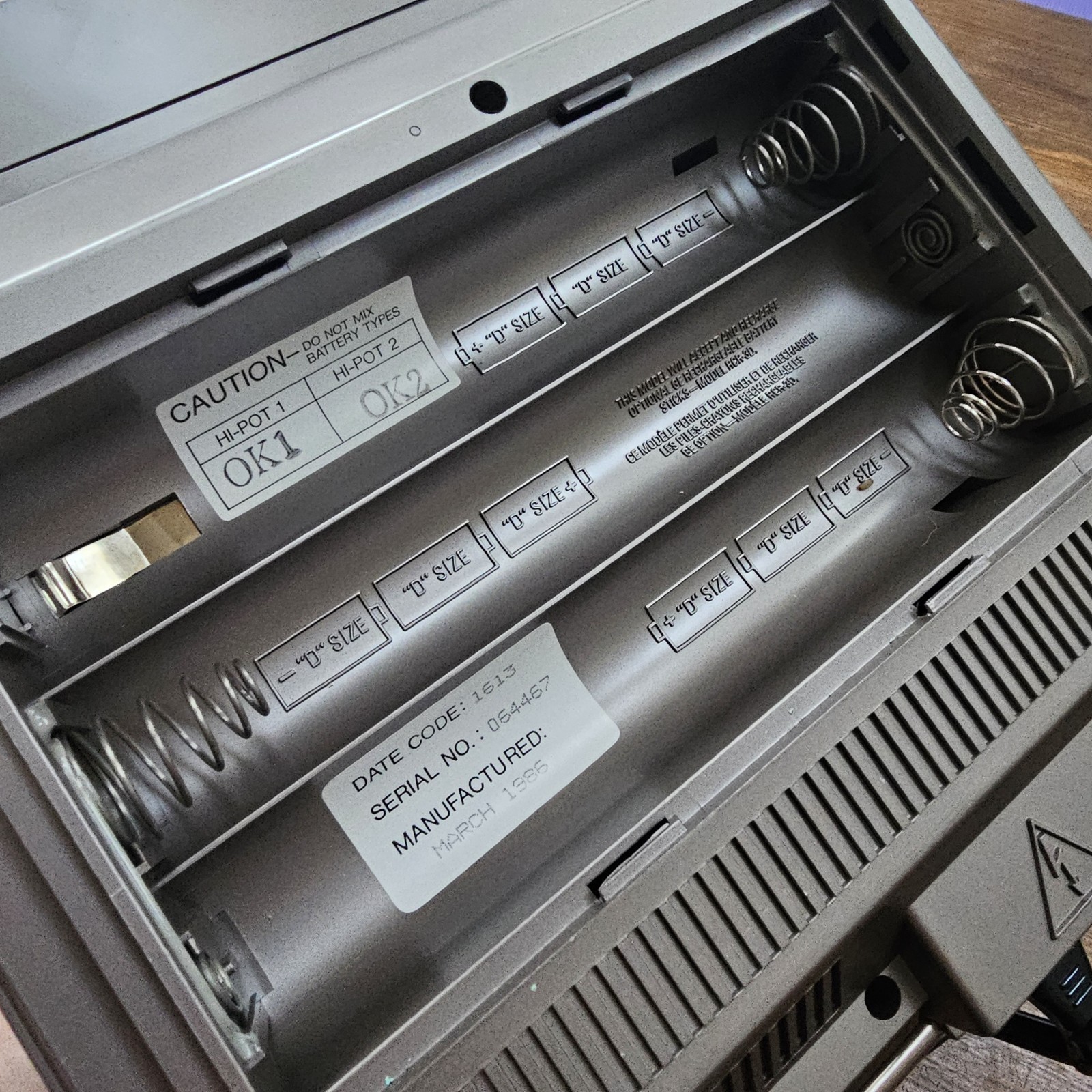 Spacemaker Kitchen Companion GE TV/Radio 5” B&W FM/AM 7-7150 Original Box Clean