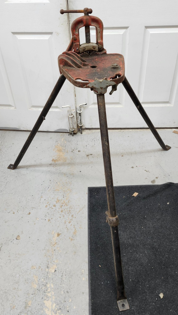 Ridgid No. 40A Tristand Portable Yoke Pipe Vise 1/85" To 2-1/2"