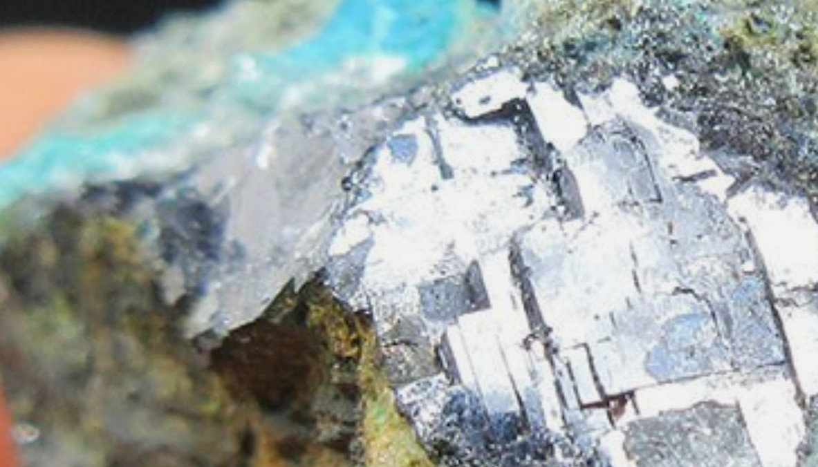 Rare Blue Veszelyite and Hemimorphite with Quartz Crystal and Galena Yunnan