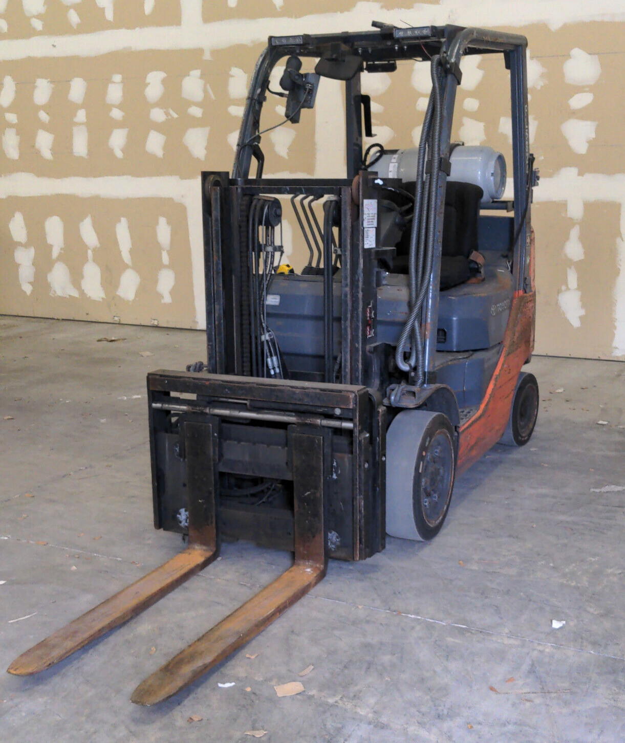 2012 Toyota Forklift 8FGCU20 4,000#, 4000# Cushion Tired Forklift