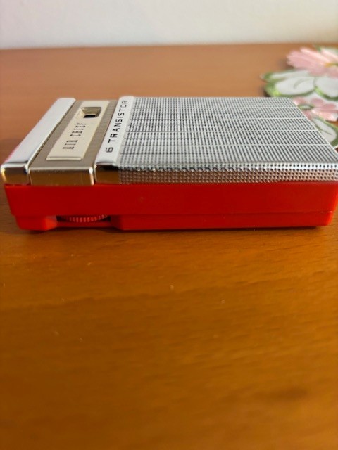 VINTAGE OLD AIR CHIEF SHIRT POCKET TRANSISTOR RADIO, Model 4C53 - Immaculate