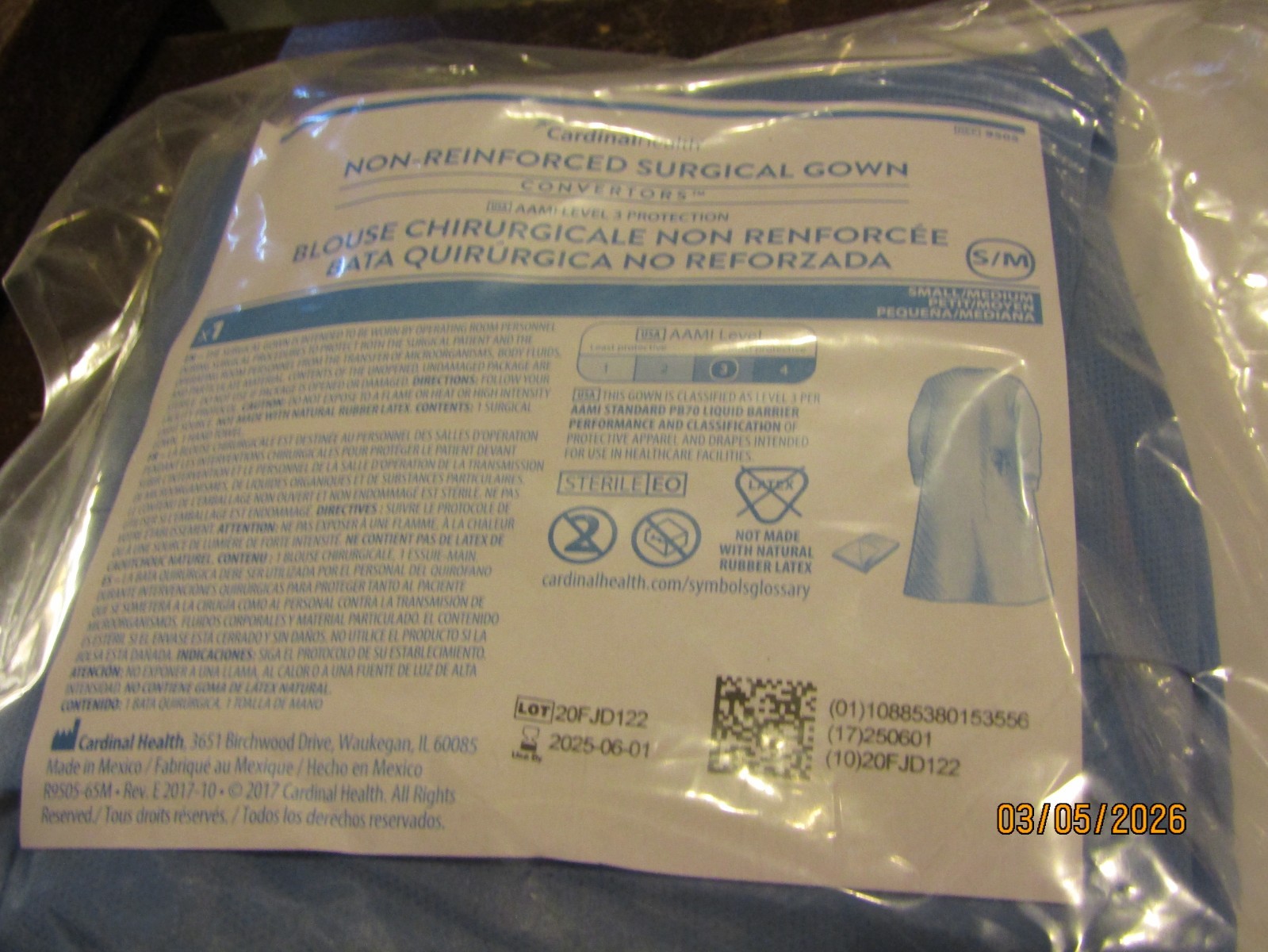 CARDINAL HEALTH NON-REINFORCED SURGICAL GOWN #9505- LEVEL 3 15 CT CASE NEW