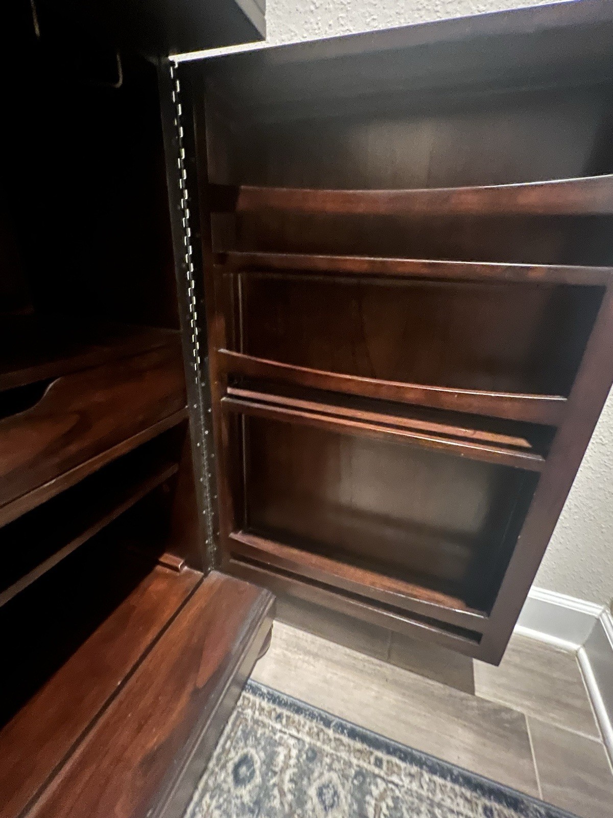 Stylish Wooden Bar Cabinet , Holds Lots Of Bottles, Glasses And Accessories.