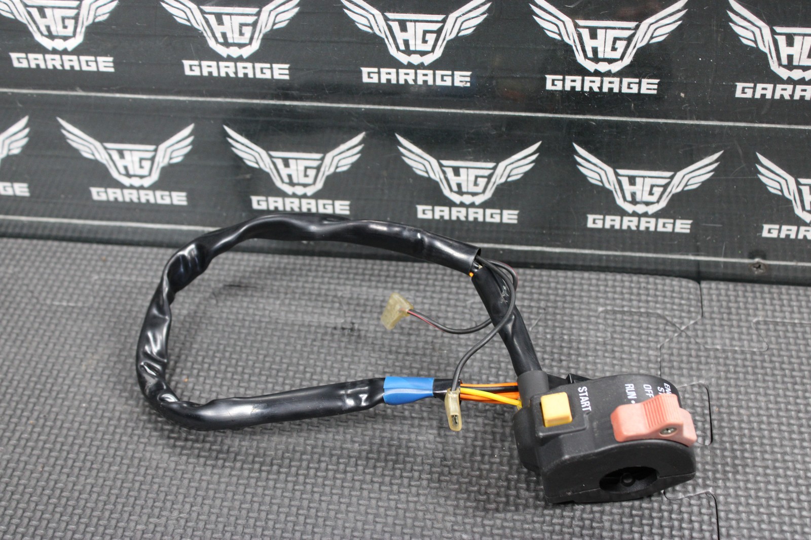 2005 SUZUKI 96-13 DR200SE OEM RIGH SIDE HANDLEBAR ENGINE ON OFF SWITCH STARTER