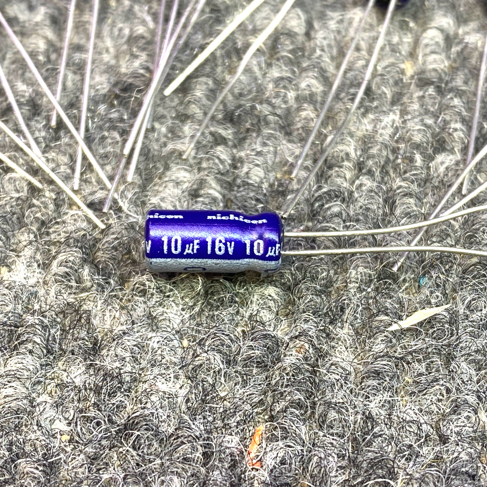 10x Nichicon 10uf 16v radial capacitors caps QTY 10pcs *