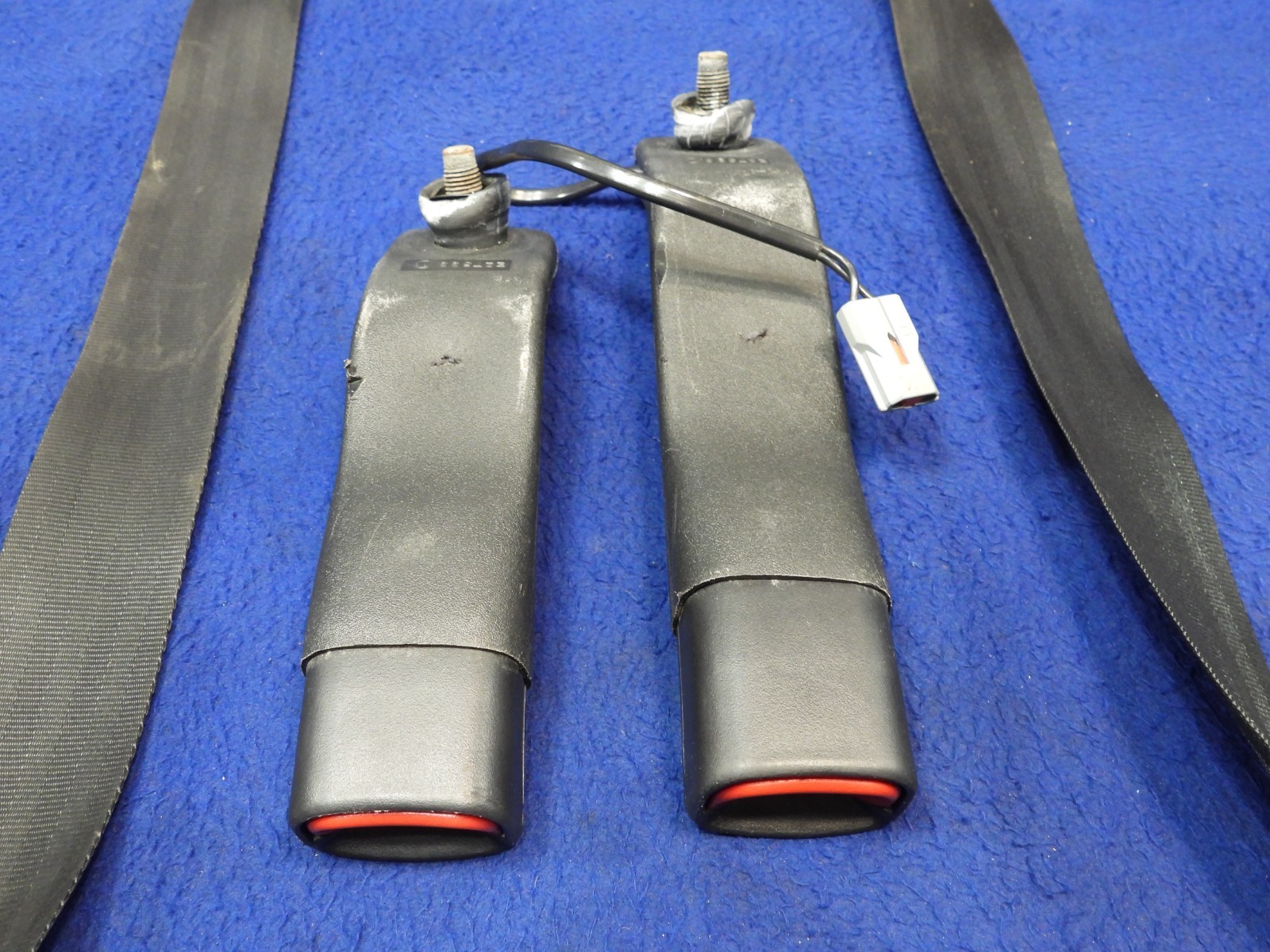 97 1997 Ford Mustang Convertible Gray Front Seatbelt Set Seatbelts OEM E48