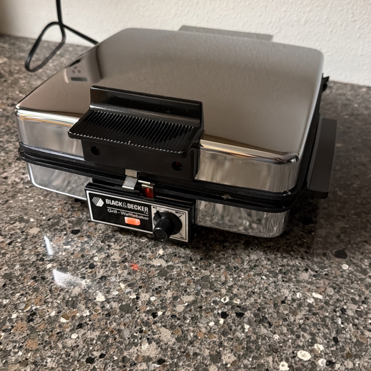 Black & Decker 3 in 1 Waffle Baker Maker Grill G48TD Tested Works Great Clean