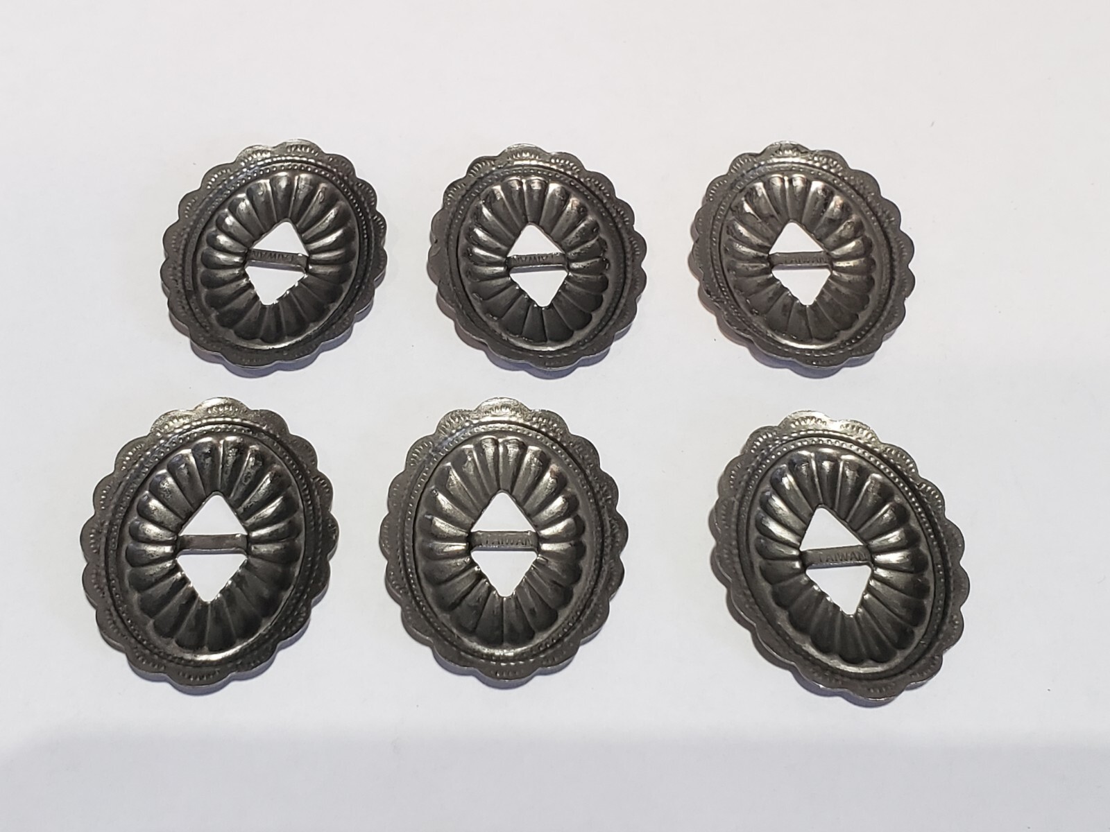 OVAL GUNMETAL GREY/W. STYLE CONCHOS NICE EMBOSSED LOOK 6/PACK 1.5" X 1"