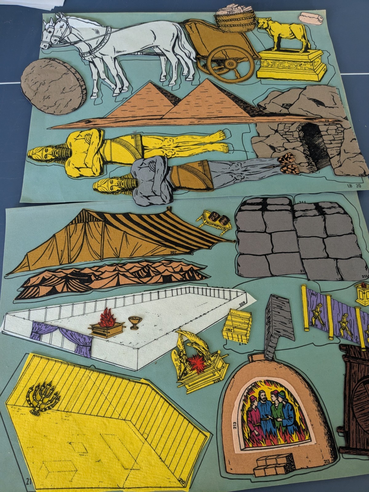 Vintage Huge Lot Of 1017 Pieces Of Felt Flannel Graph Sunday School