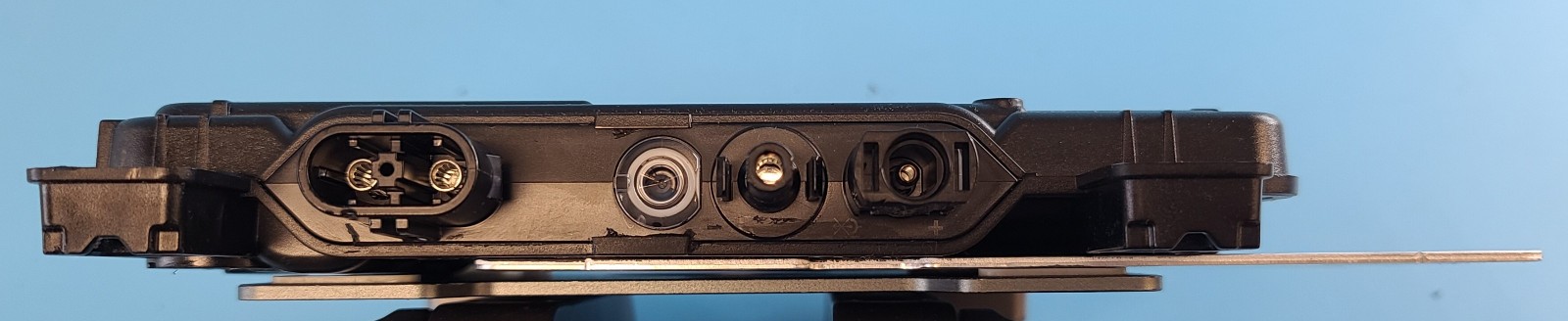 Enphase IQ8MC Microinverter (IQ8MC-72-M-US) MC4 Wire Connector w/mntg bracket