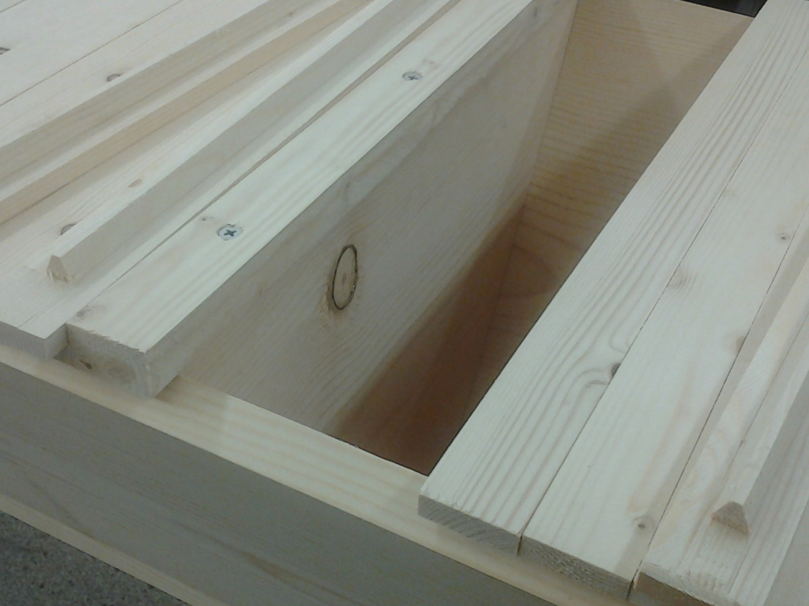 Bee Hive, Top Bar with 30 Top Bars and Roof Backyard Bee Keeping Hive