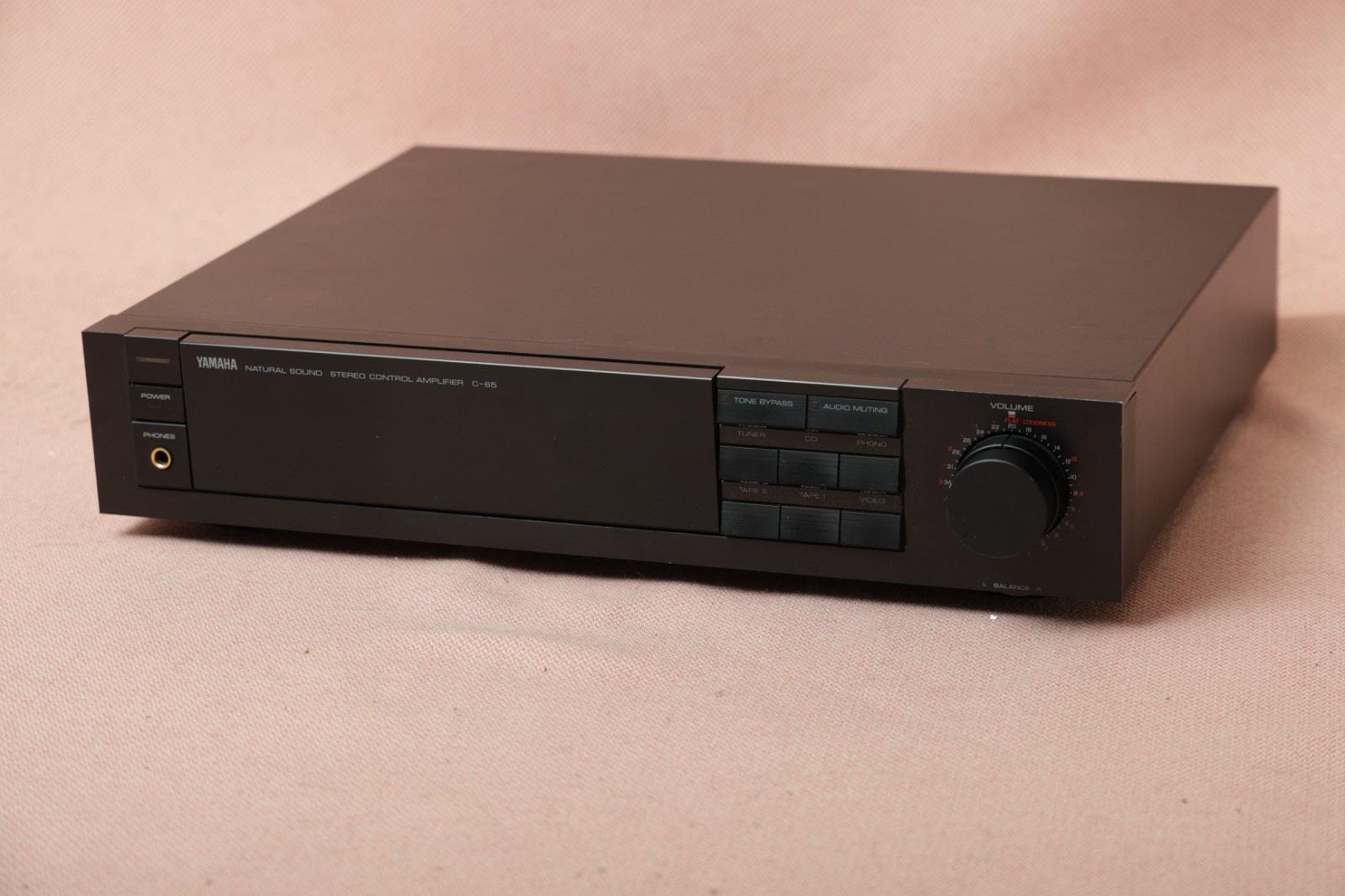 Yamaha C-65 Preamplifier Natural Sound Stereo Control Amplifier Made in Japan