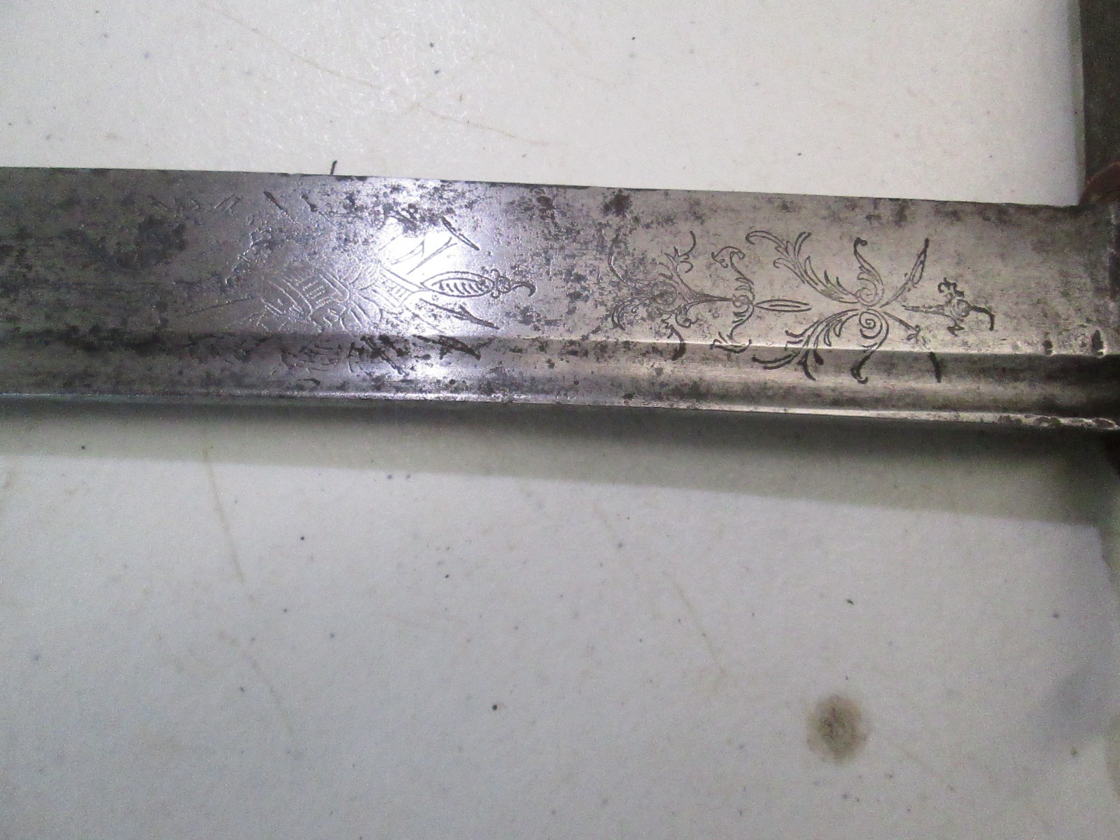 EARLY US CAVALRY SWORD NO SCABBARD GROOVED ETCHED BLADE UNMARKED