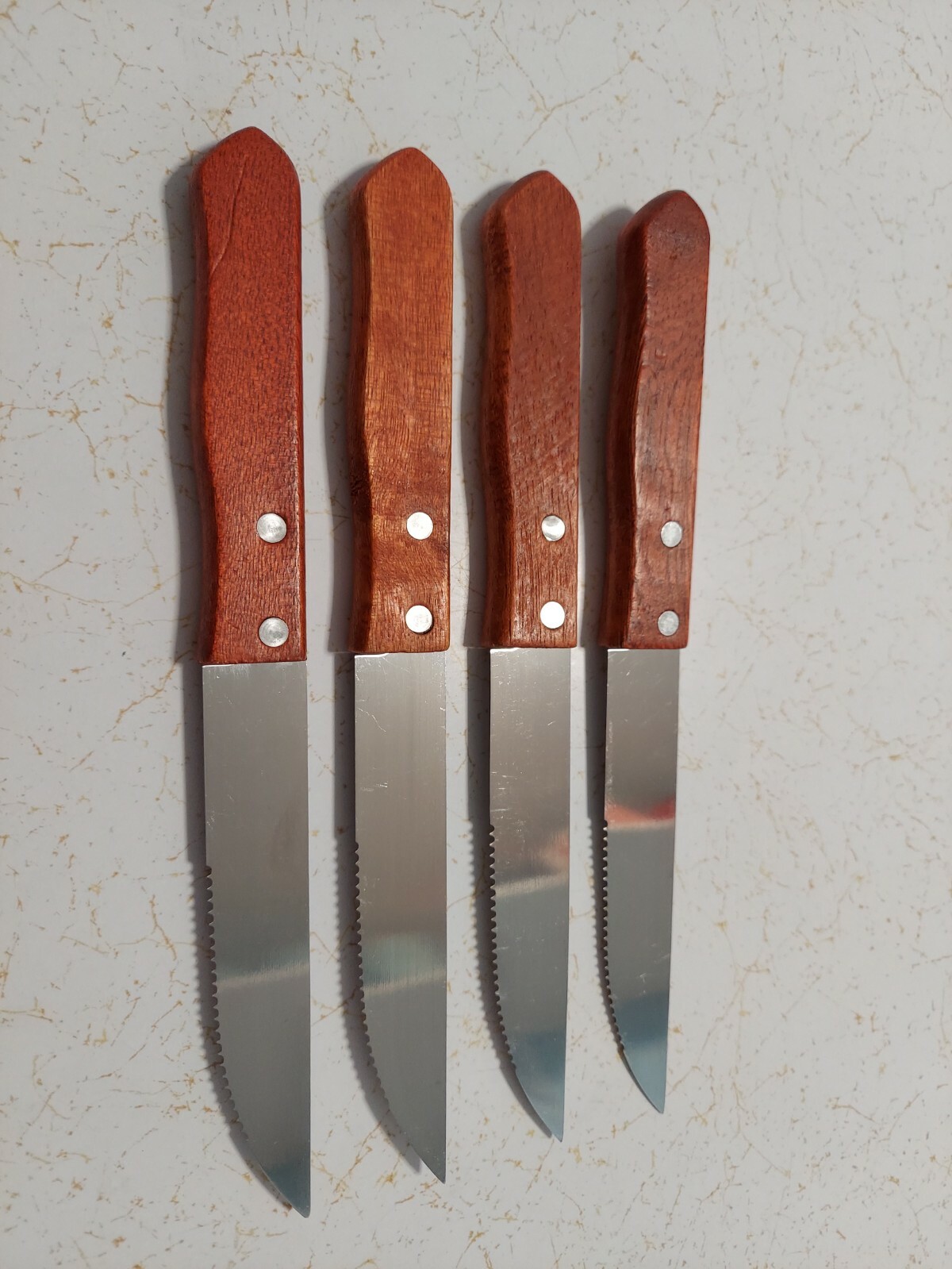 LOT OF 100 COMMERCIAL STYLE STEAK KNIVES WOOD HANDLES RESTAURANT OR STEAKHOUSE