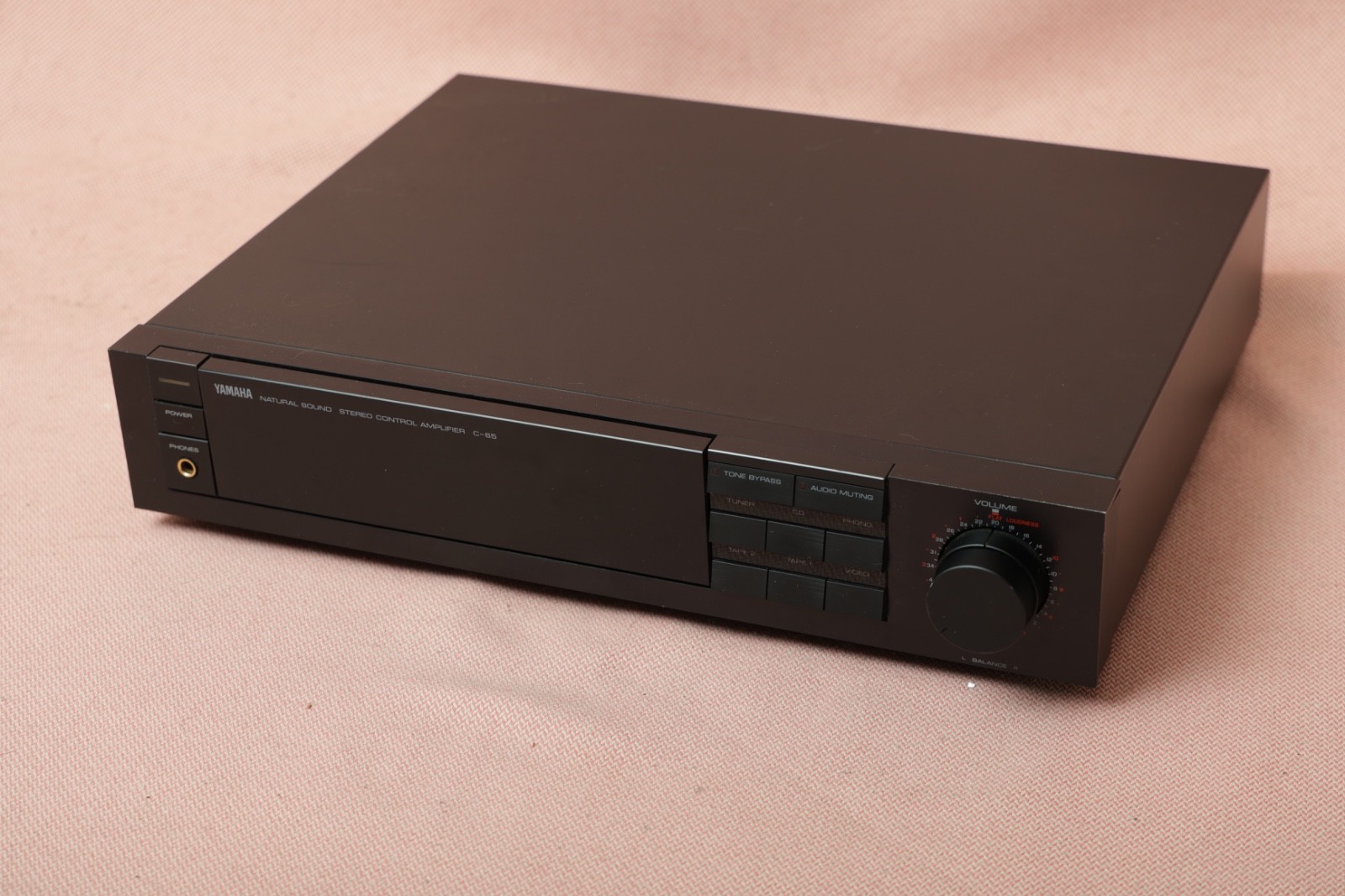 Yamaha C-65 Preamplifier Natural Sound Stereo Control Amplifier Made in Japan