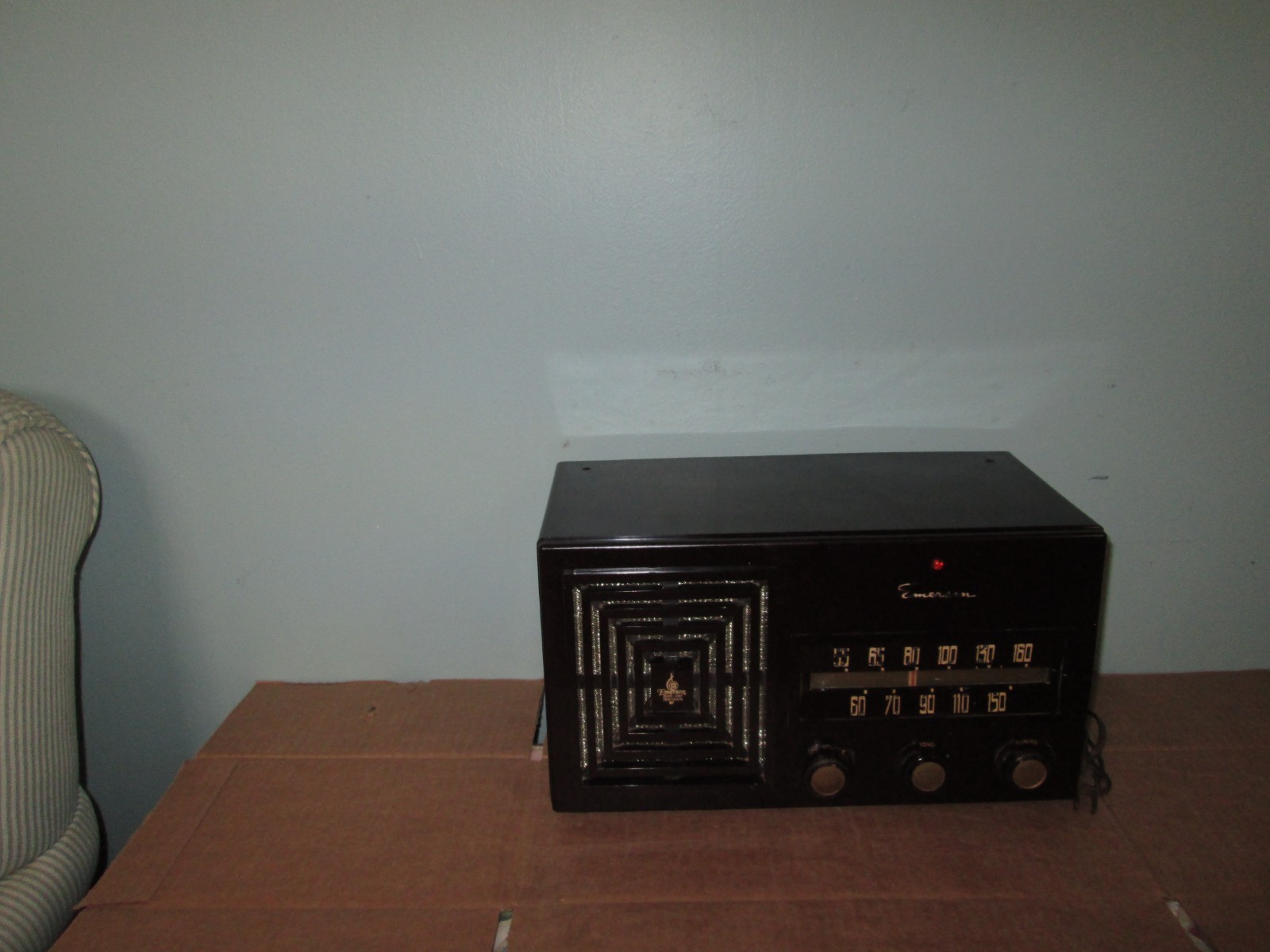 1953 Emerson 756B AM Bakelite Brown Tube Radio Vintage