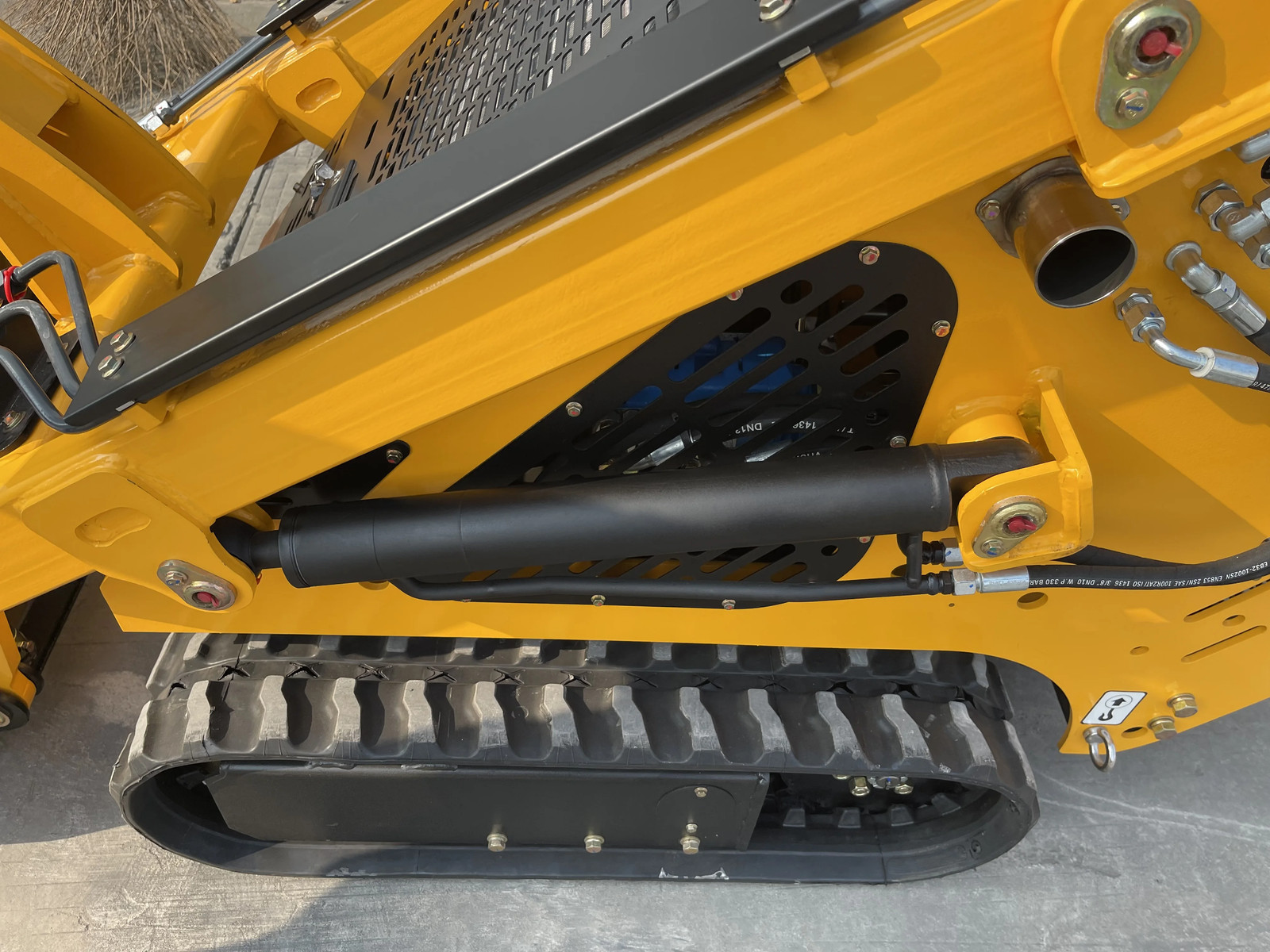 AGT 1 Ton Mini Skid Steer Loader 24HP Gasoline R740D Engine Tracked EPA MX-CRT23