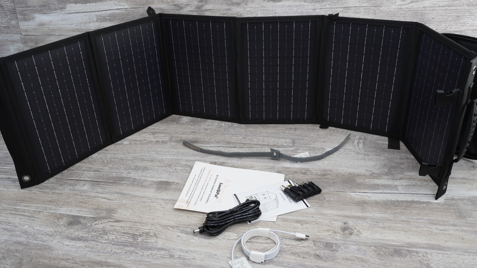 Portable Solar Panel, Foldable Solar Panels Folding Solar Charger with 60W