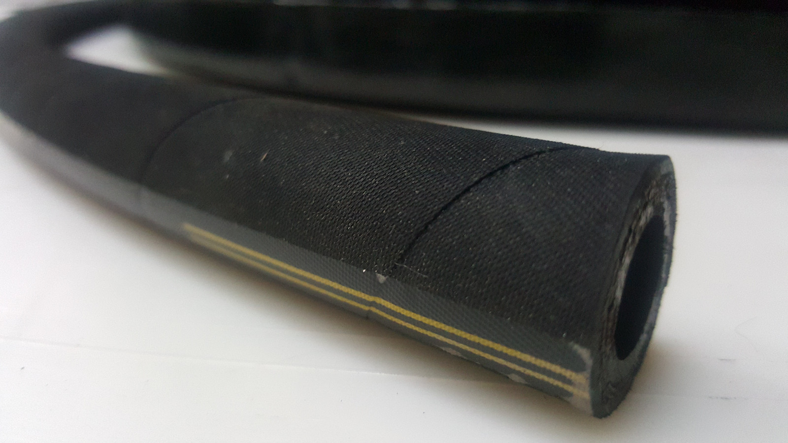 HYDRAULIC HOSE 100FT(2-50 FT ROLLS) R2 1/2 SAE W.P. PSI4000 2WIRE