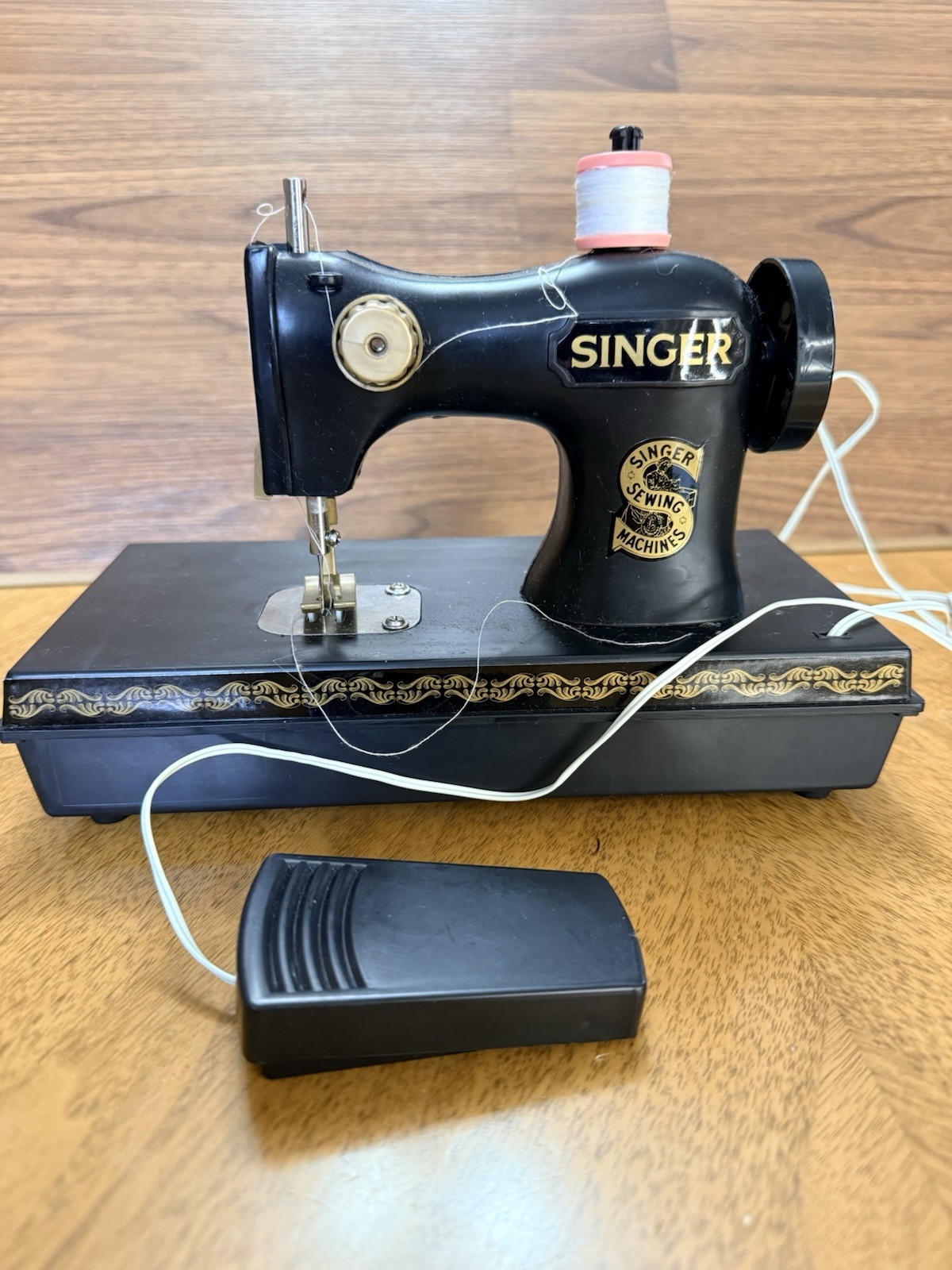 Singer Toy Child Sewing Machine Foot Pedal Black Gold W Box Works Vintage