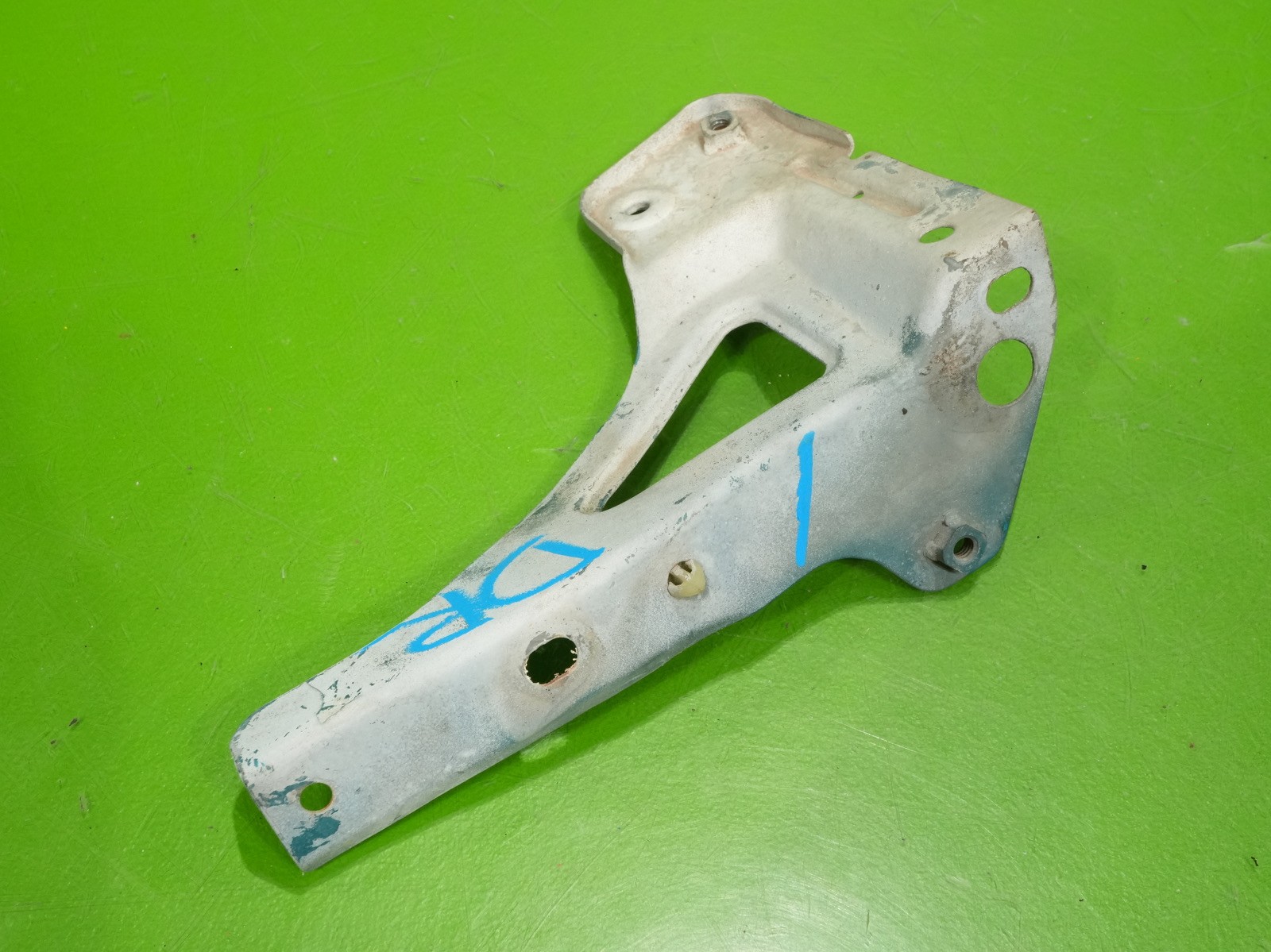 92-95 Civic hatch OEM passenger right fender bumper mount bracket support stay