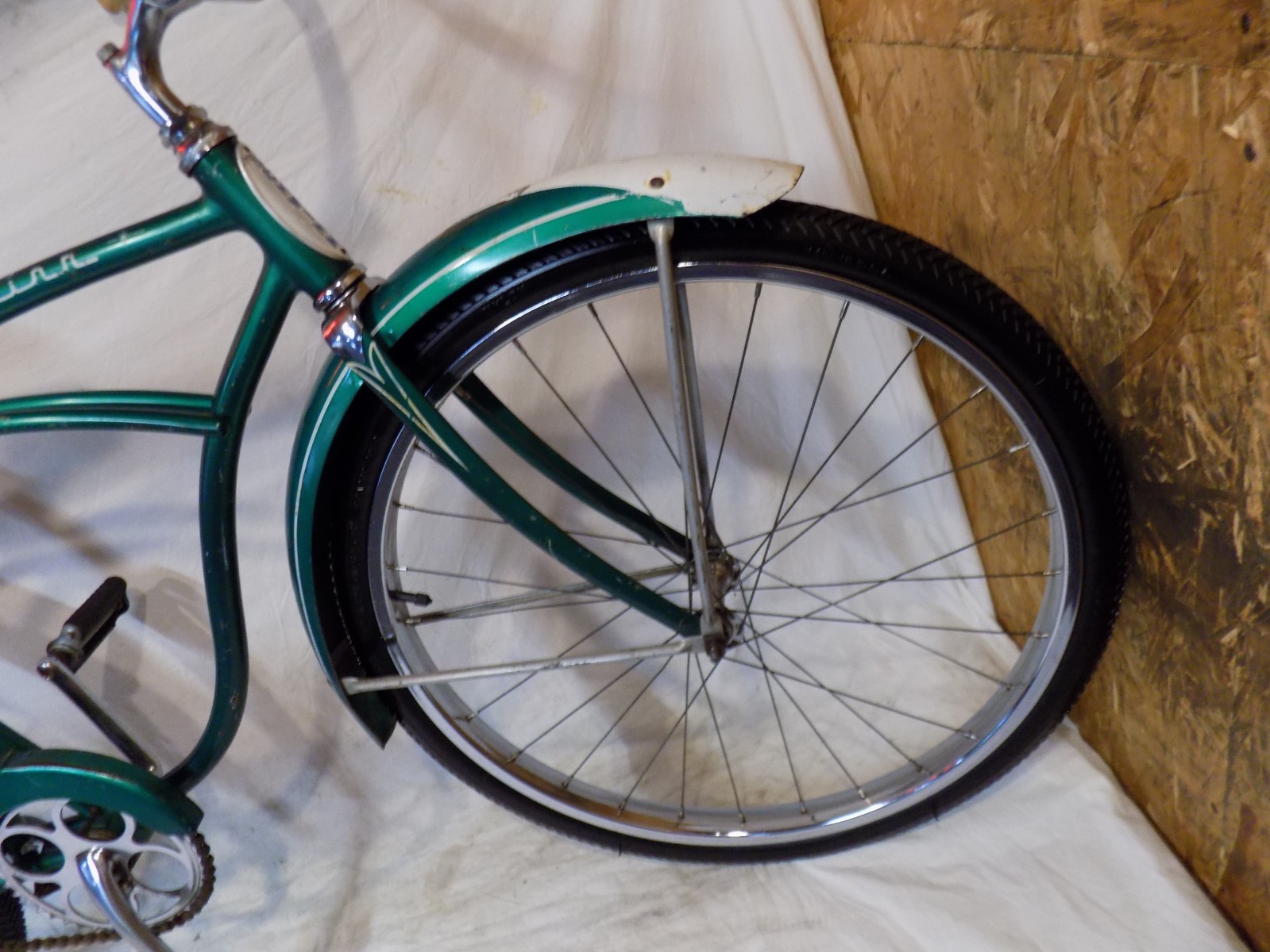 1957 SCHWINN SPEEDSTER MENS AMERICAN 24 BIKE GREEN TYPHOON JAGUAR TIGER CORVETTE