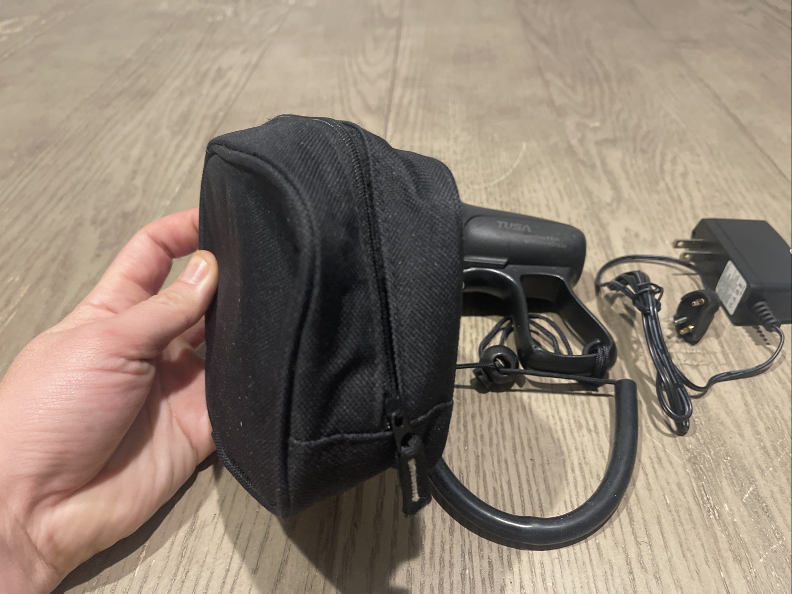 TUSA TUL-600 LED Dive Light With Case, Charger, and Manual