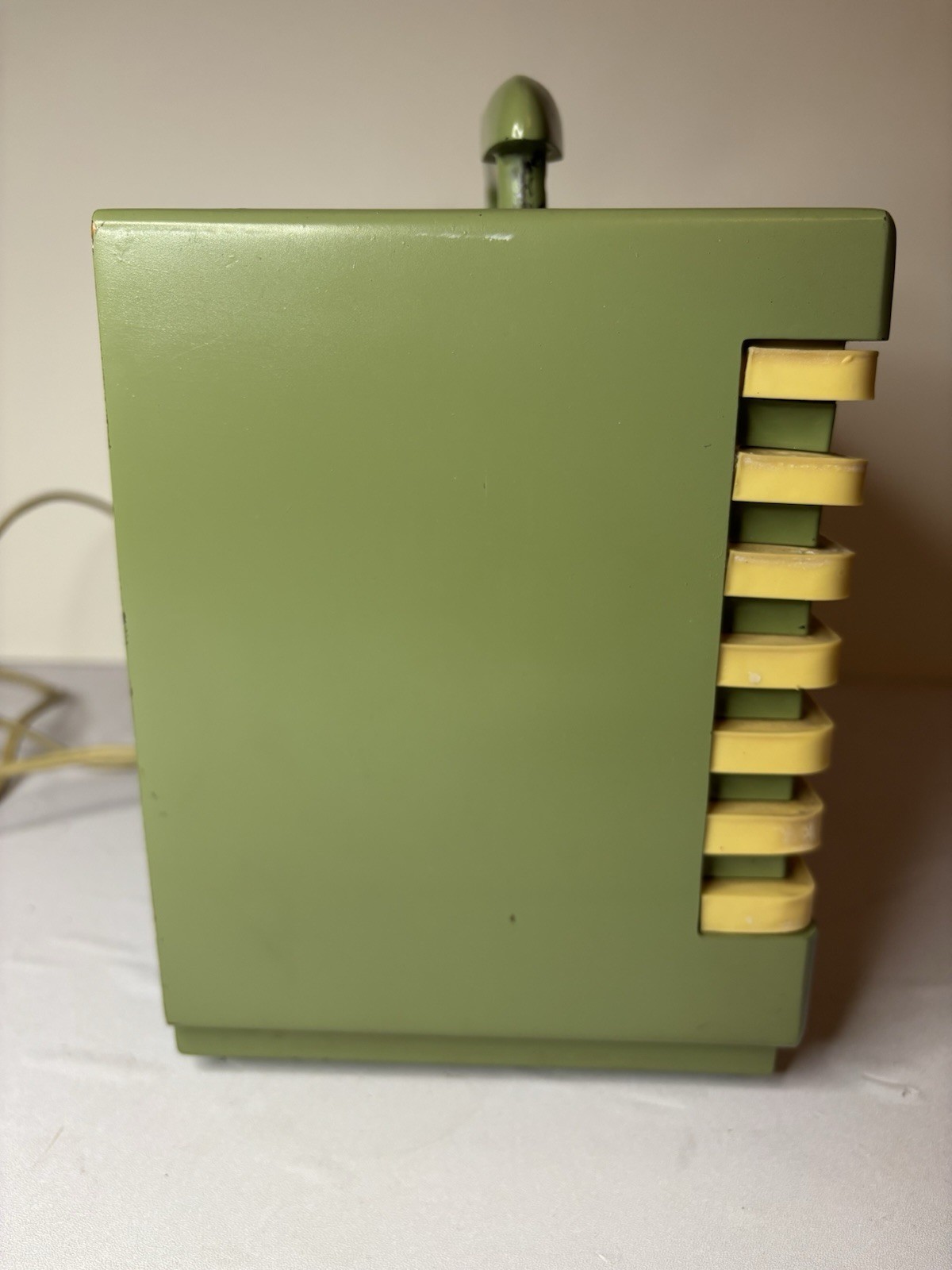 Vtg 1930s Emerson "Bullseye" Tube Radio - Green - Works! Art Deco MCM 8CW-334-2