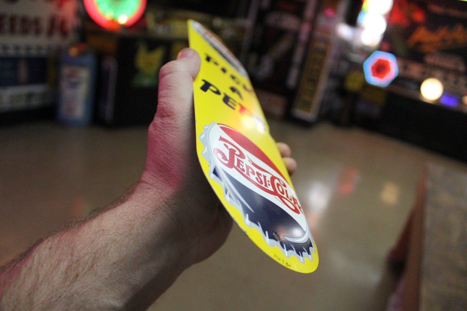 RARE 1950s PICK A PEPSI COLA STAMPED PAINTED METAL DOOR SIGN BOTTLE CAP DOUBLE