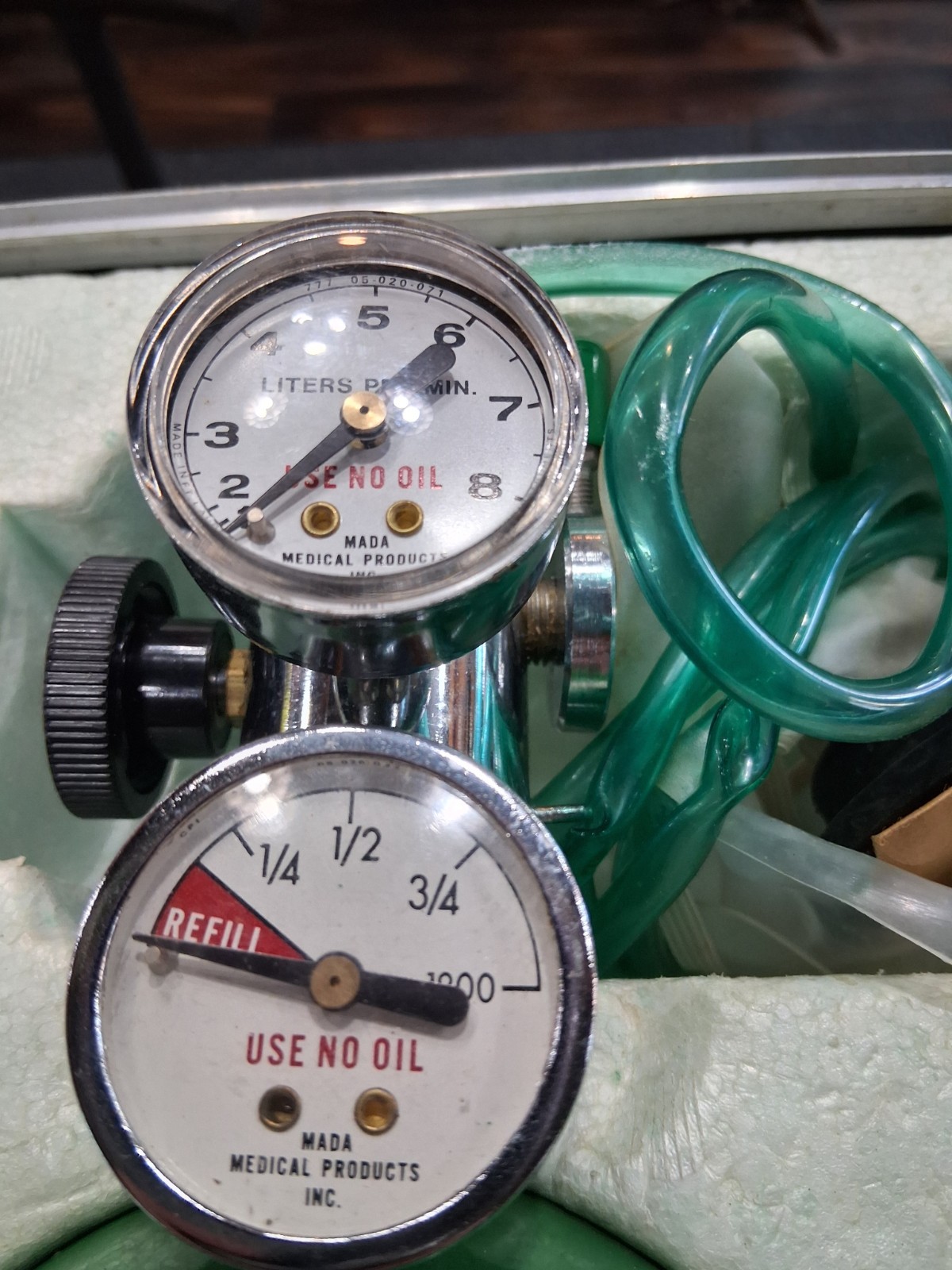 MADA Medical Portable Oxygen Kit Dual Cylinder Regulator Case