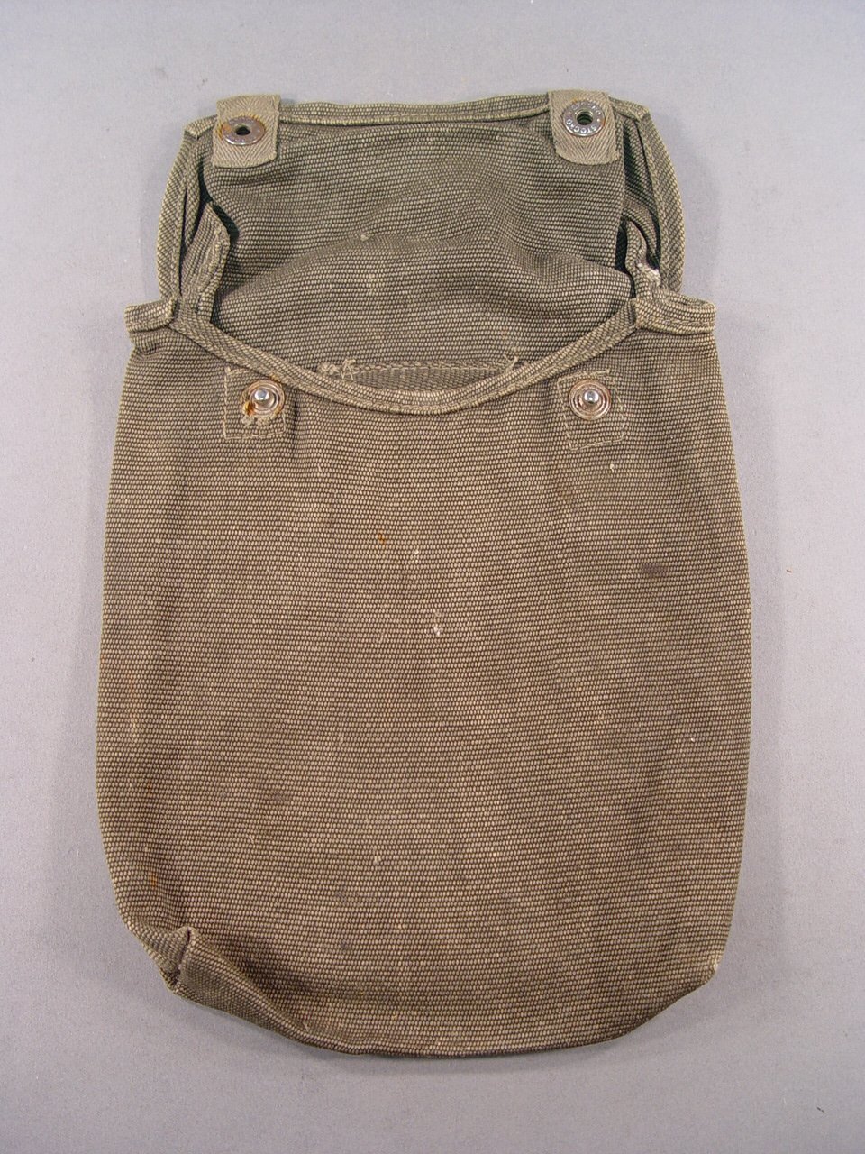 132296 Wehrmacht Heer Gas Mask Pouch w/ "Stocko" Buttons, Field Gray/Green