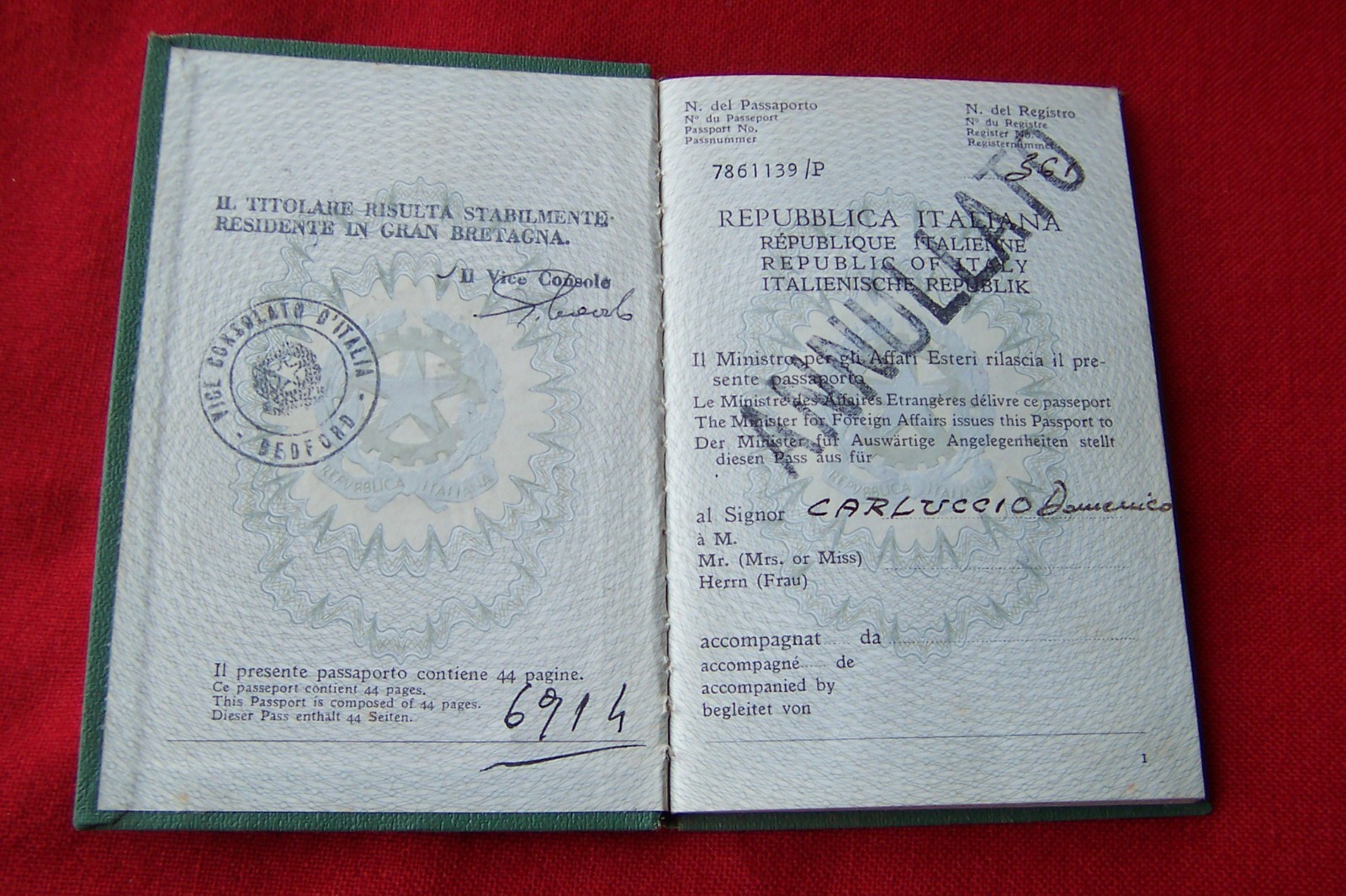 VINTAGE ITALIAN PASSPORT 1970'S CANCELLED EXPIRED WITH STAMPS CONSULATE BEDFORD