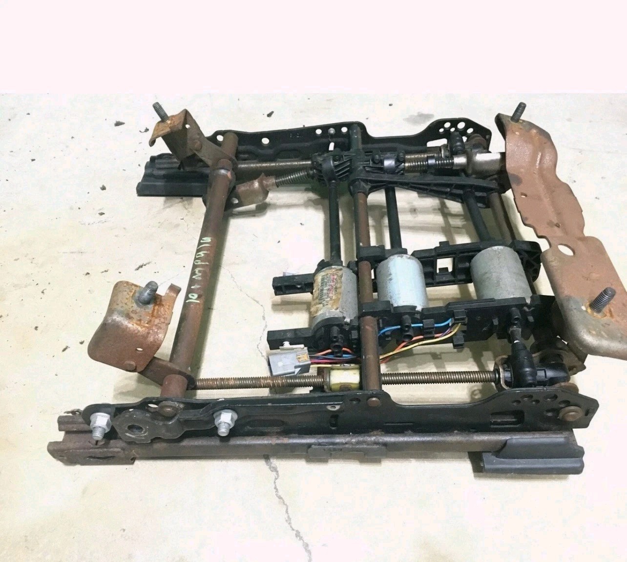 O6-08 CHEVY IMPALA/MONTE CARLO ADJUSTABLE DRIVERSIDE SEAT TRACK 🎈FULLY TESTED