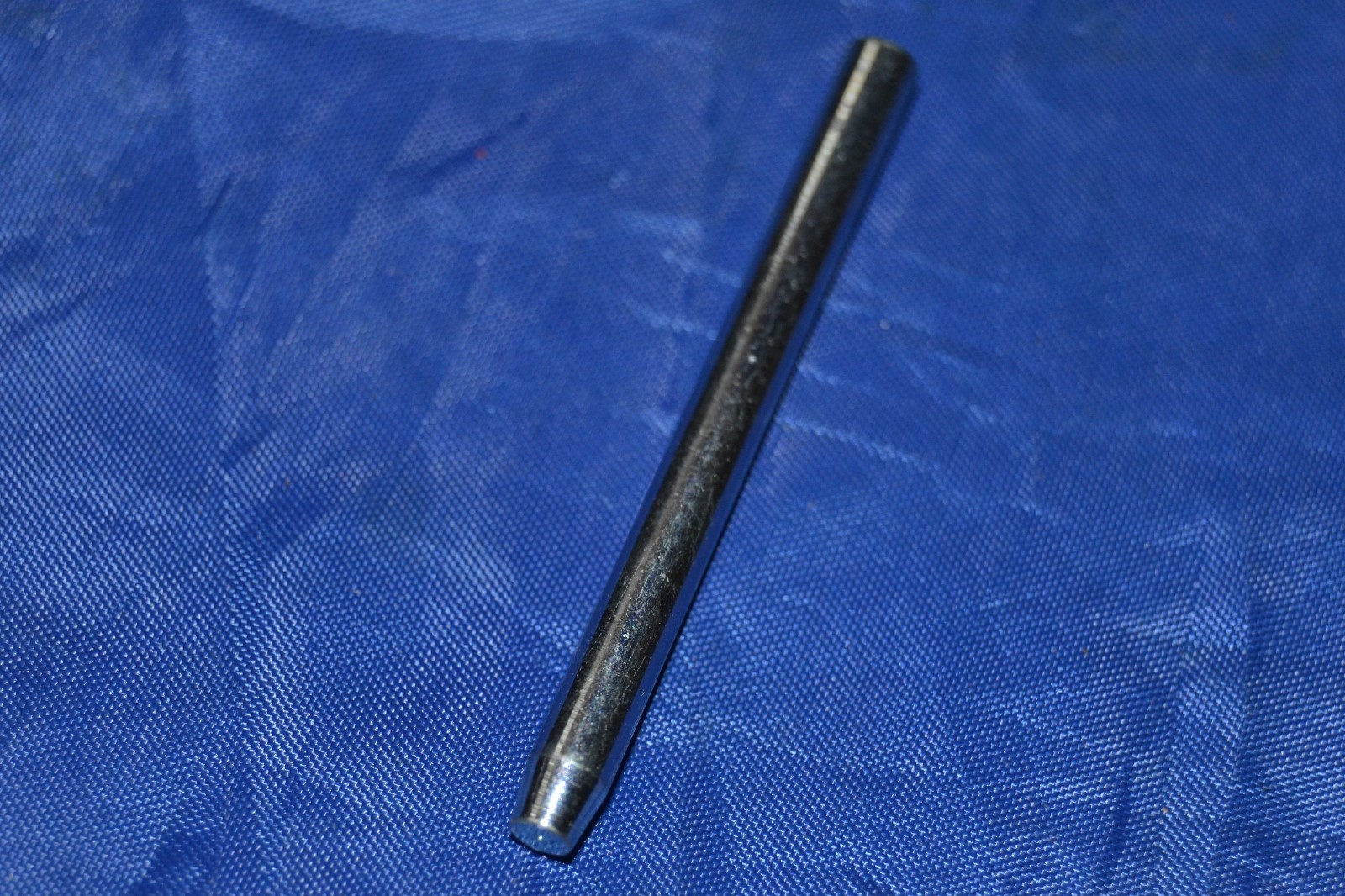 SPOOL PIN Singer 15-30, 15 class, 115,27,66,99,127,128,201,206,206K,306,319- new