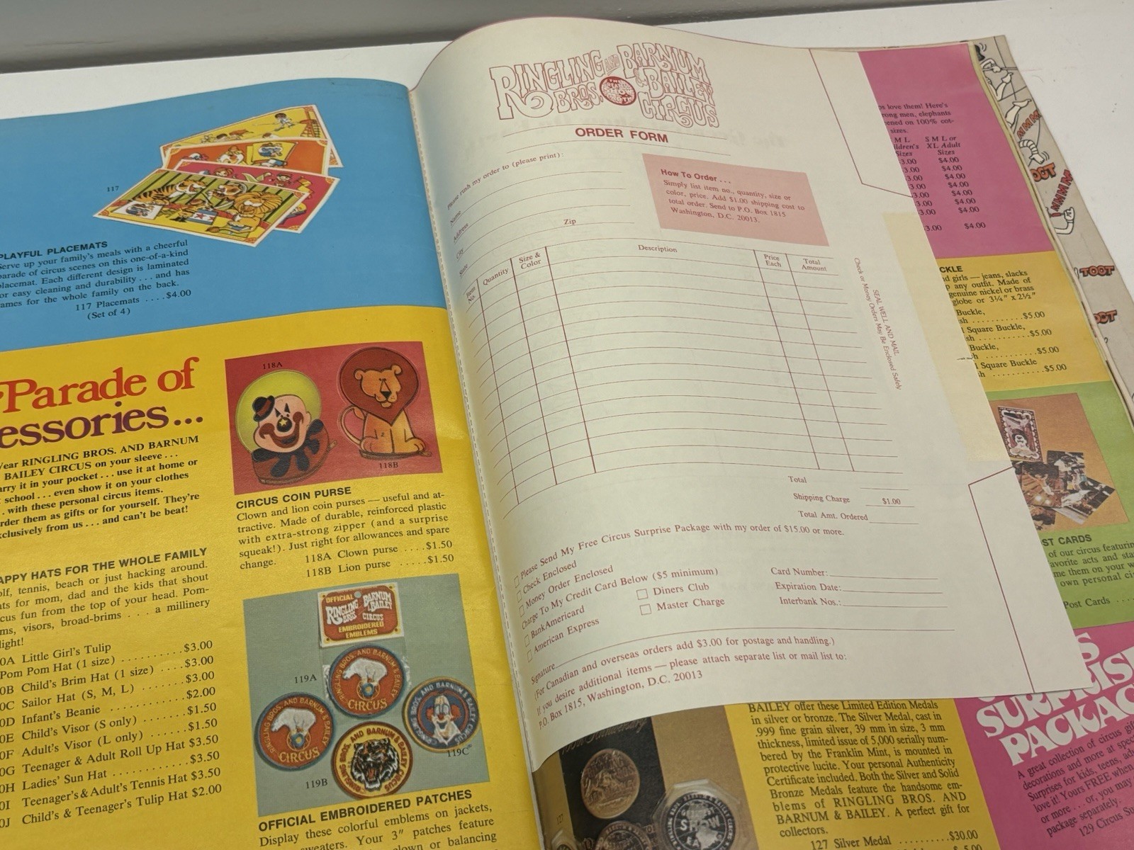 1977 Ringling Brothers And Barnum And Bailey Circus Program Magazine Vintage