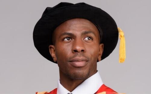 Doctoral Tudor Bonnet (PhD cap)