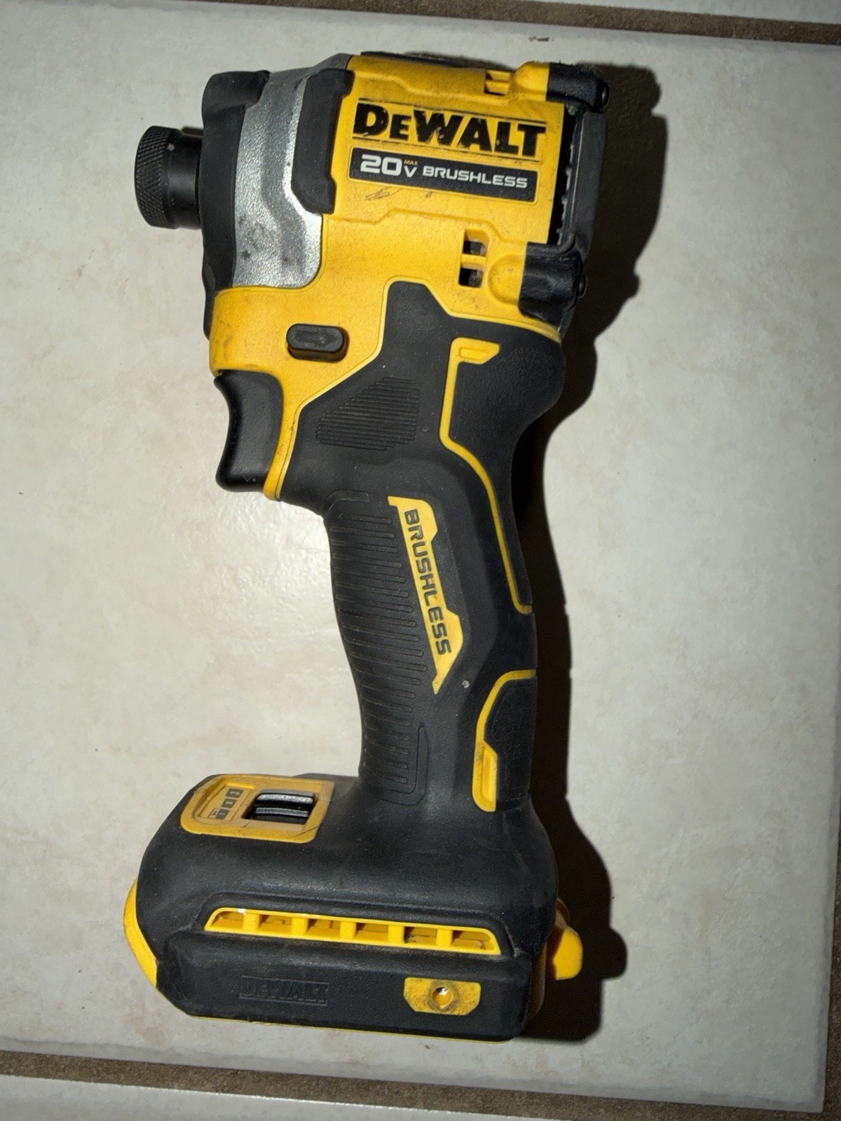 Dewalt 20v Atomic 1/4” Impact Driver (DCF850) - FOR PARTS OR REPAIR