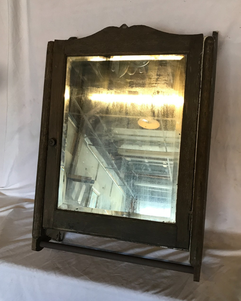 VTG Oak 19x28 Hardwood Wall Mount Medicine Cabinet with Towel Bar Old 474-26B