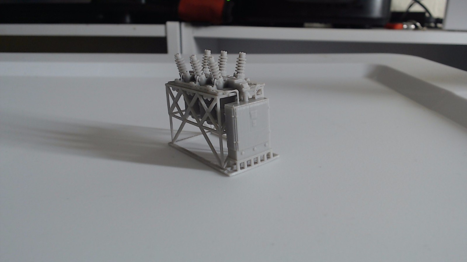 2 (3)Phase Oil Circuit Breakers Railcar/Flatcar Load (1:87th - H.O. Scale)