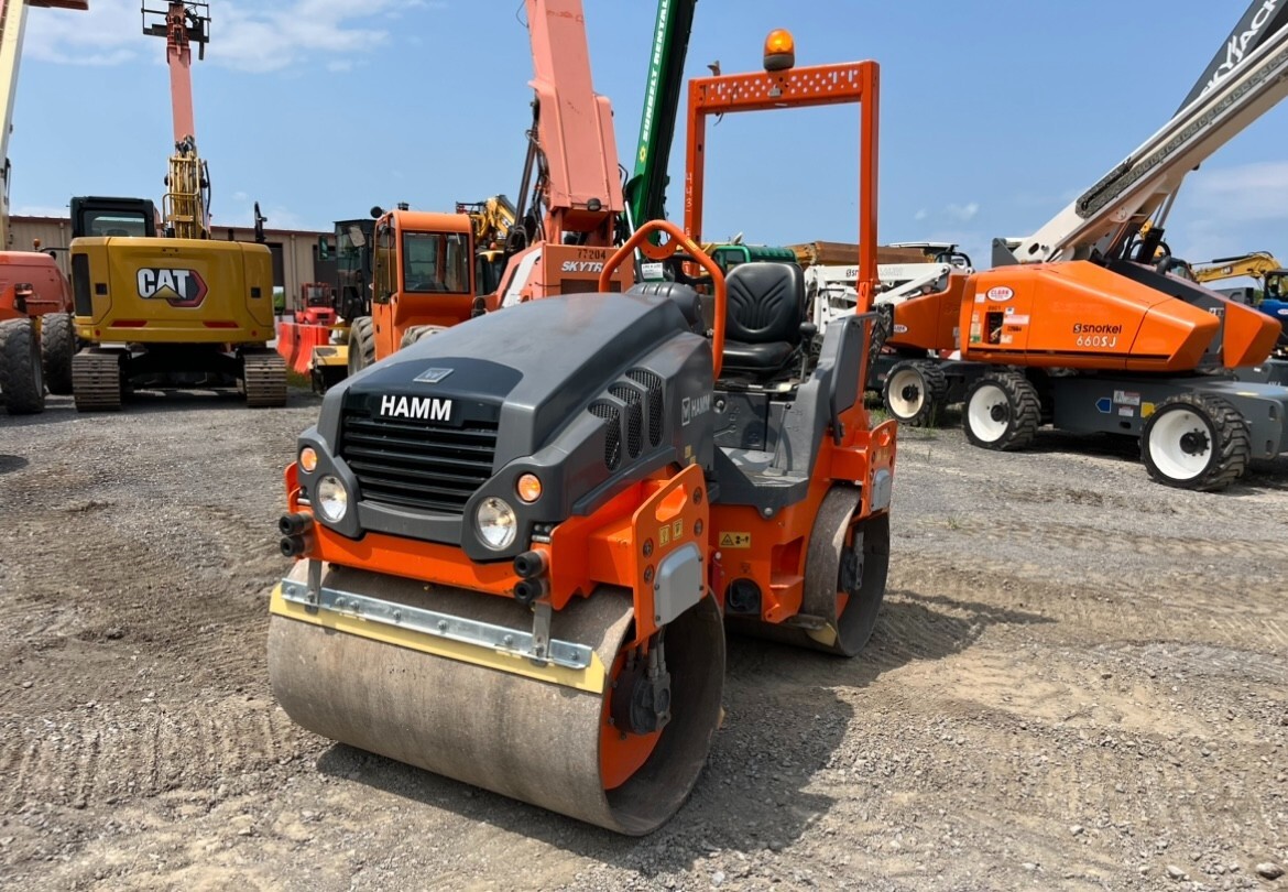 2022 HAMM HD12 VV 47inch Double Drum Vibratory Ride On Roller Compactor - 47"