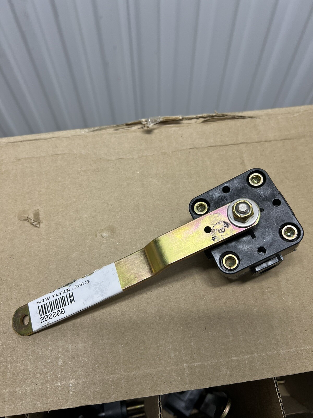 BARKSDALE HEIGHT CONTROL LEVELING VALVE 52321 SERIES TRUCK, TRAILER, BUS 6" ARM