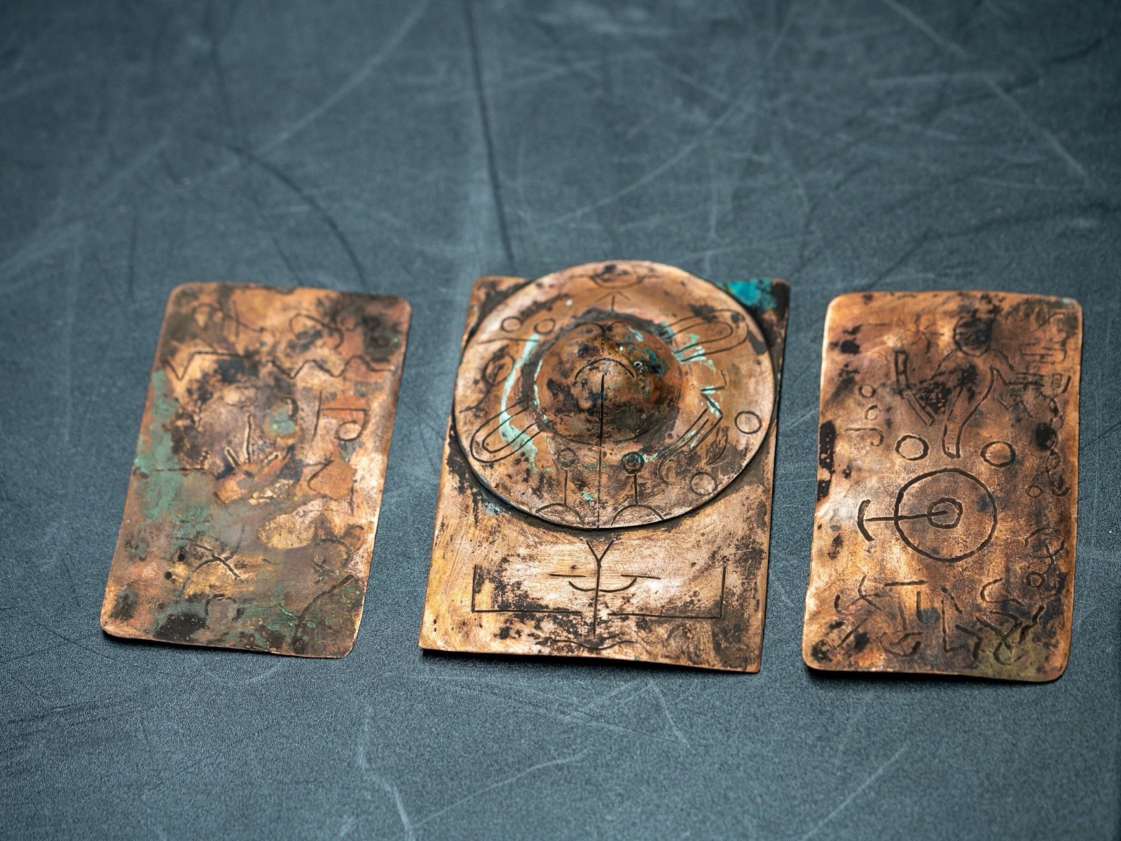 Glowing Bronze Magnetic Plates With Saturn From Tula Hidalgo Ojuelos