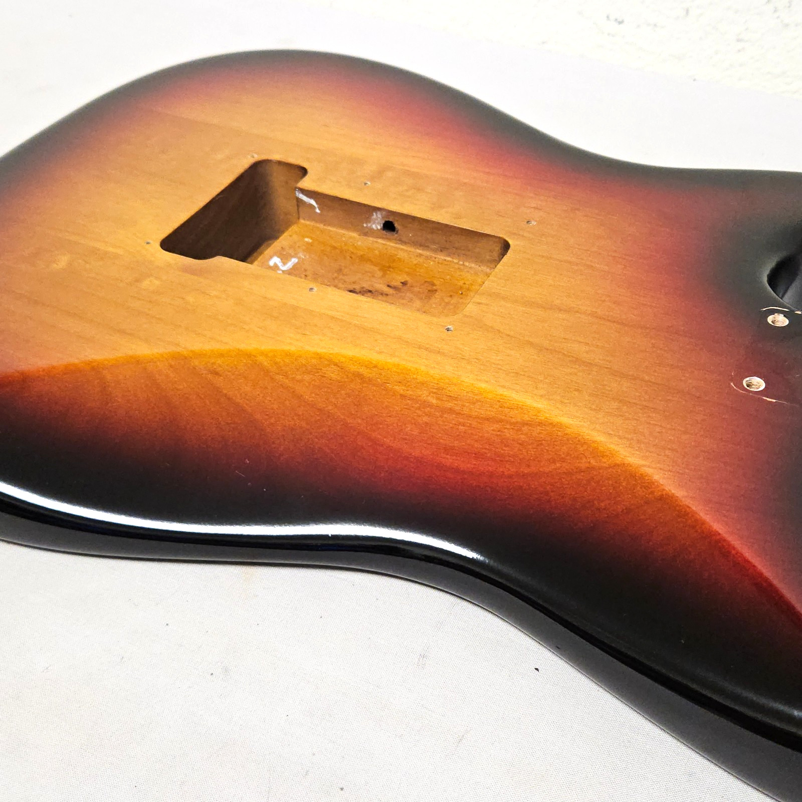 Fender USA Highway One Strat Alder Body Sunburst Satin Nitro Electric Guitar