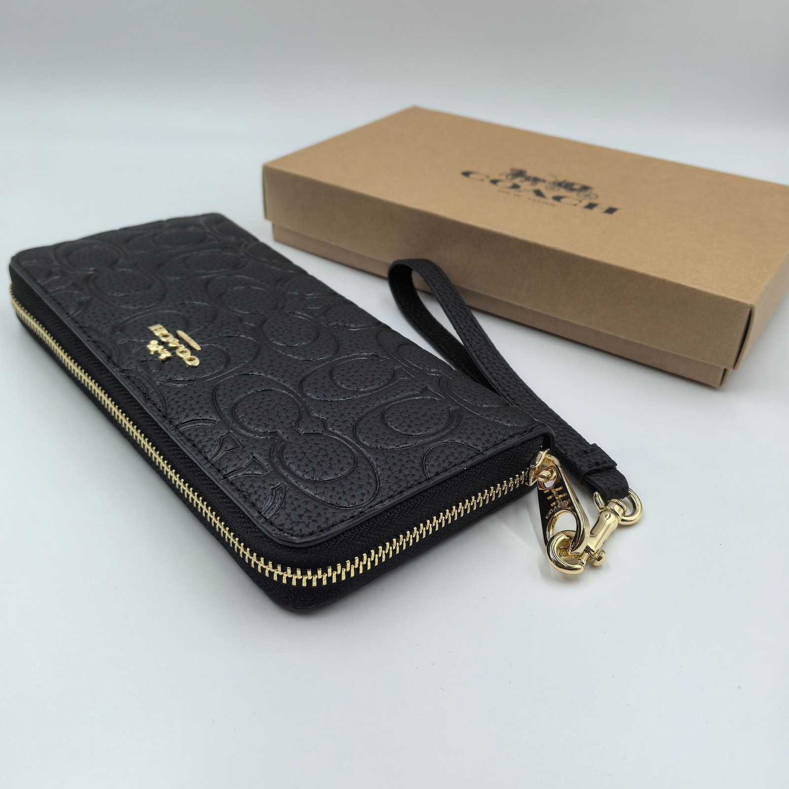 Leather Zip Around Wallet Wristlet New CCL35