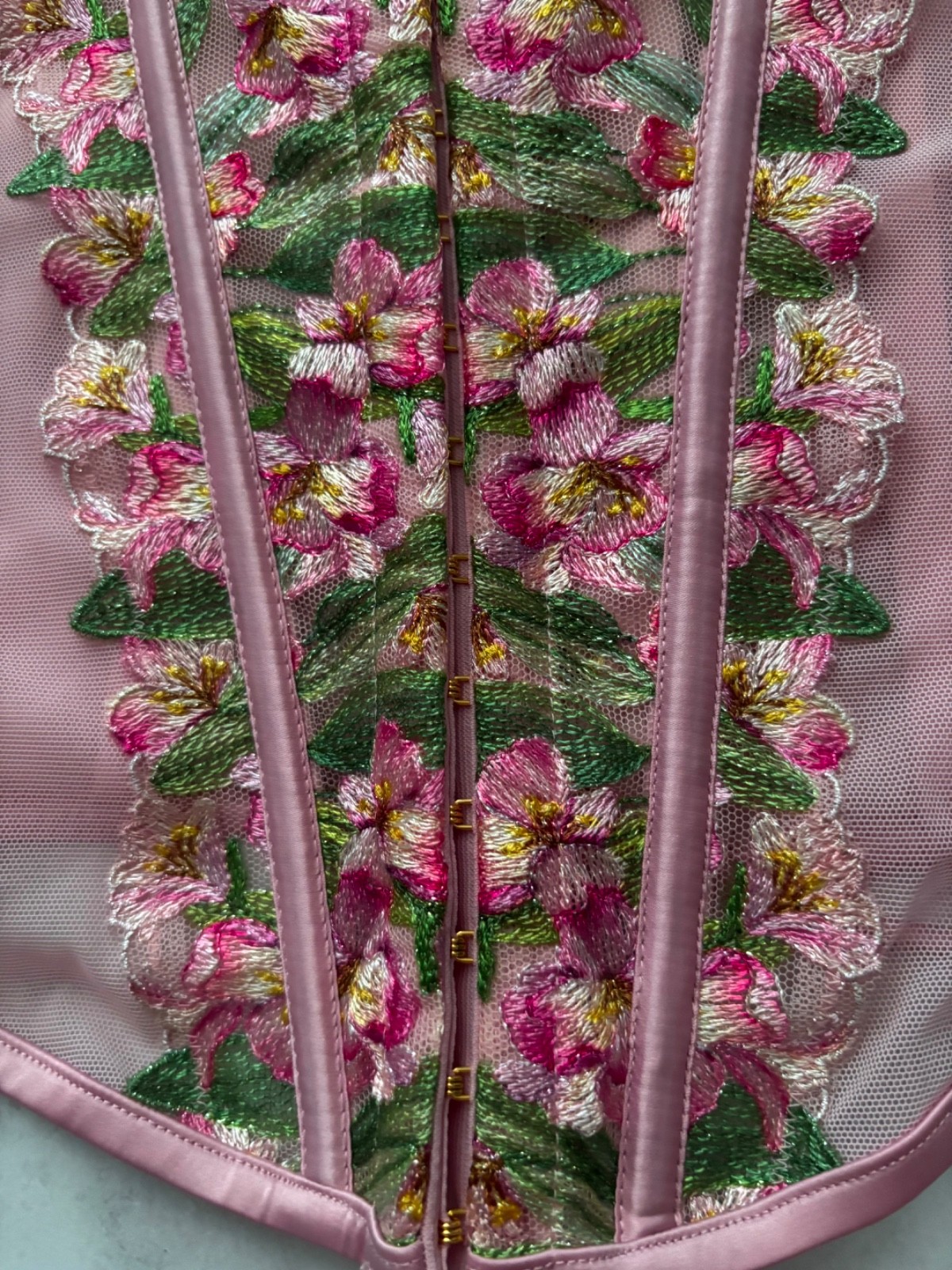 Victoria's Secret Lily Embroidered Floral Corset + V String Panty Set XL