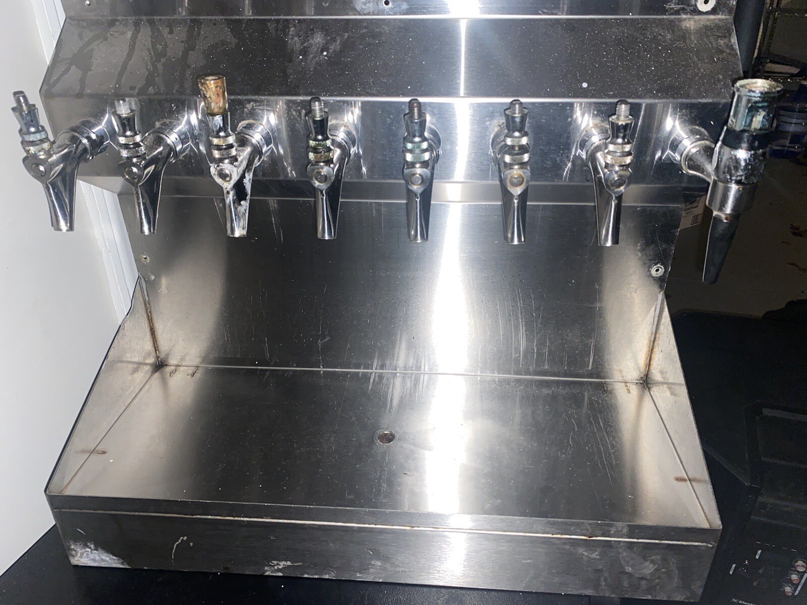 Wall Mounted Stainless Steel 8 Faucet Beer Tap