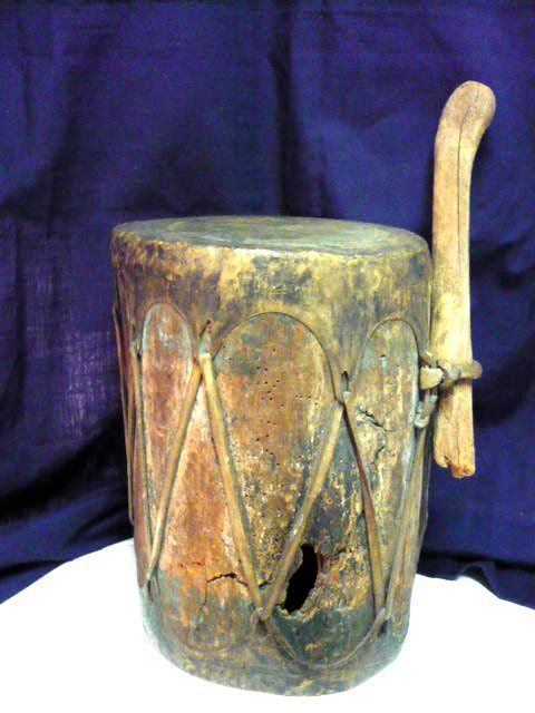 ANTIQUE AMERICAN SOUTHWESTERN NAVAJO OR PUEBLO INDIAN DRUM