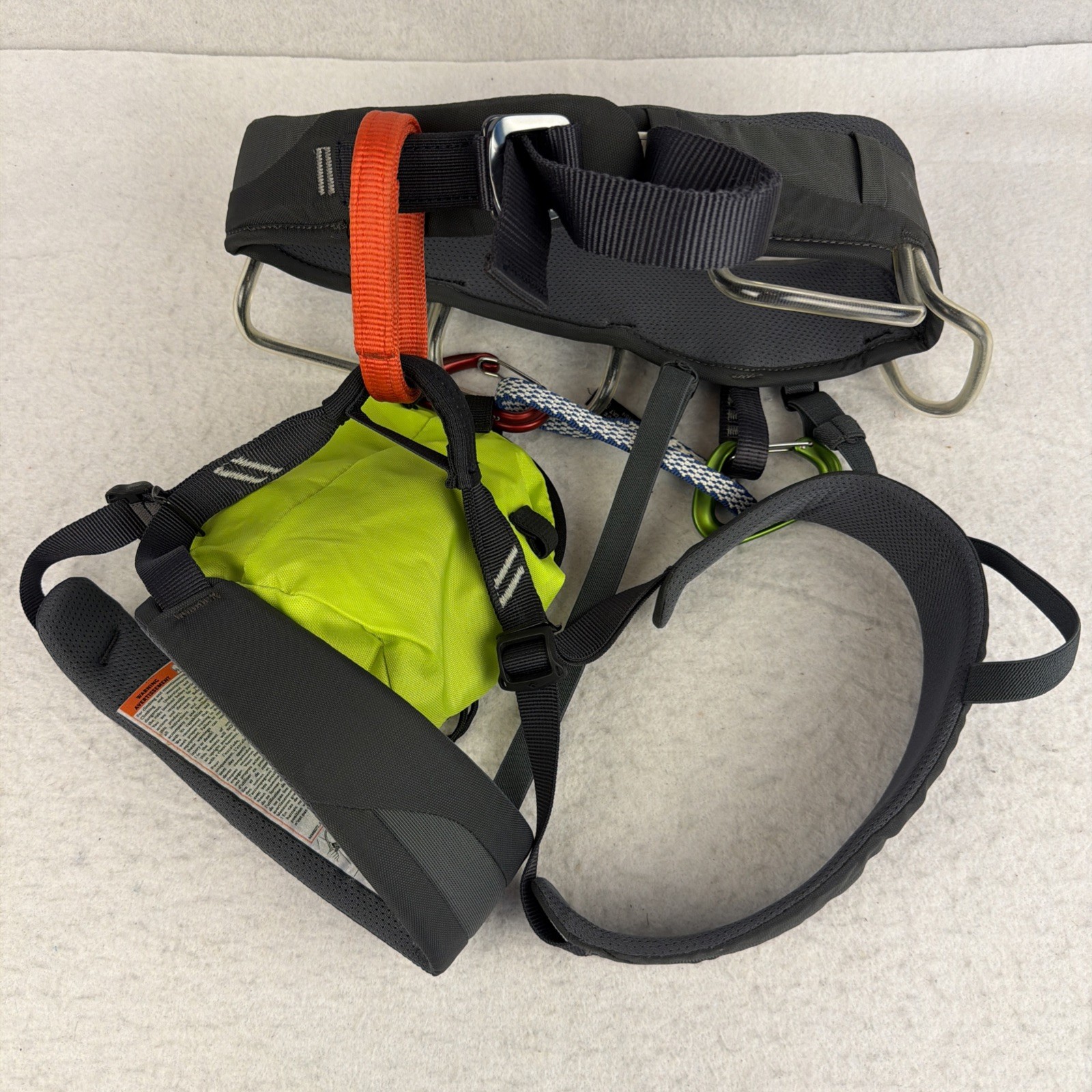 Black Diamond Momentum Harness With Chalk Bag Bundle / Men’s Med